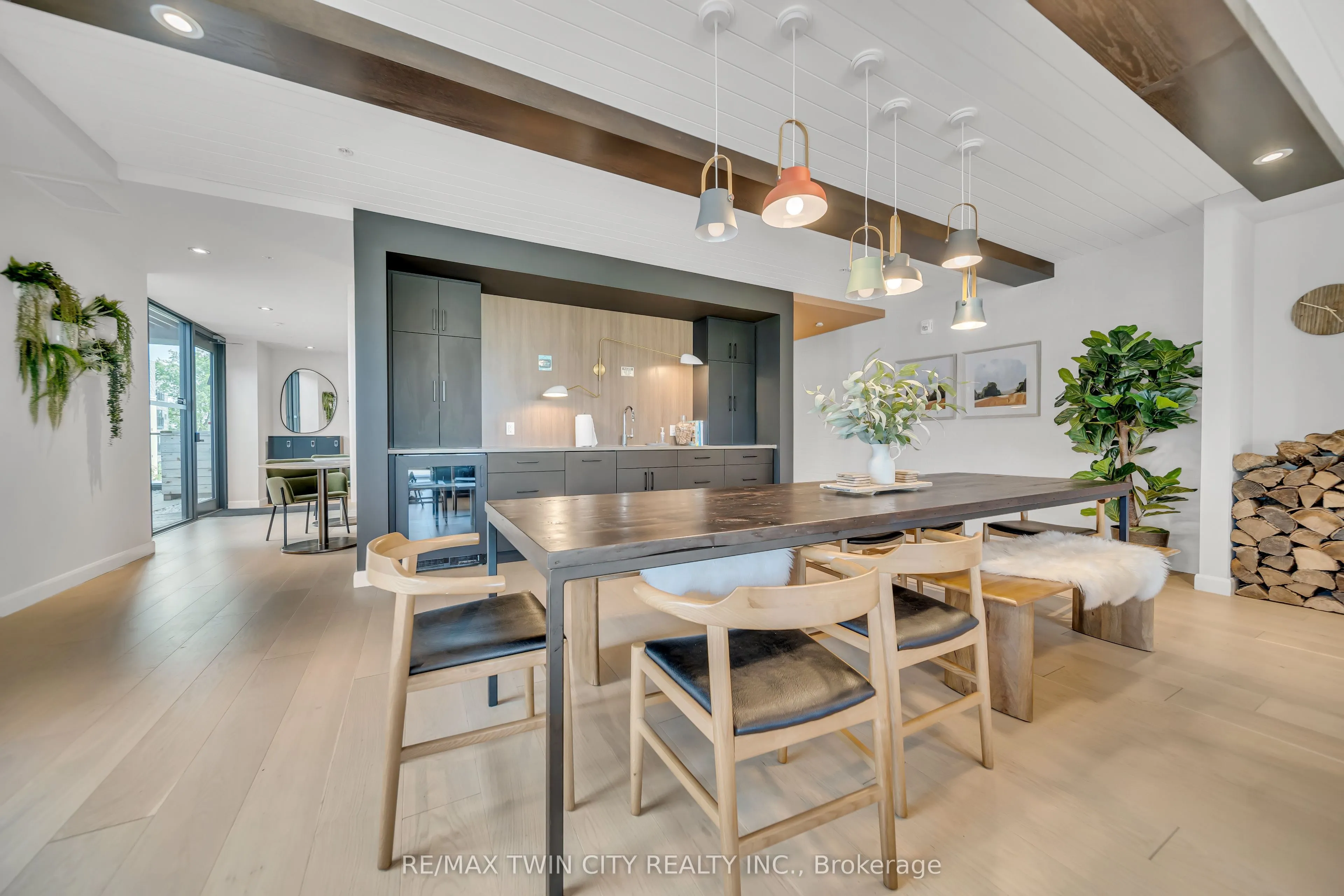 741 King Street W, #906