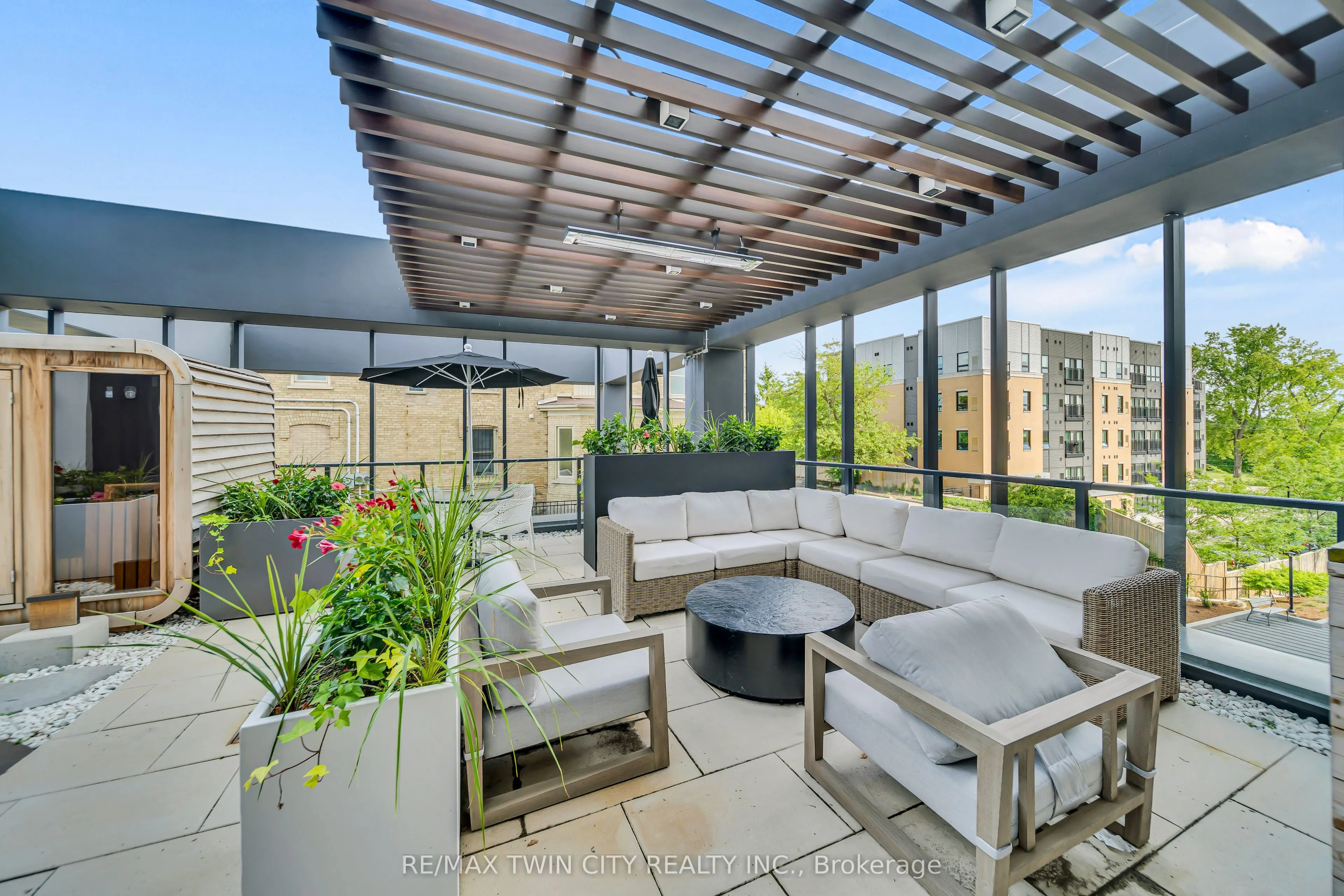 741 King Street W, #906