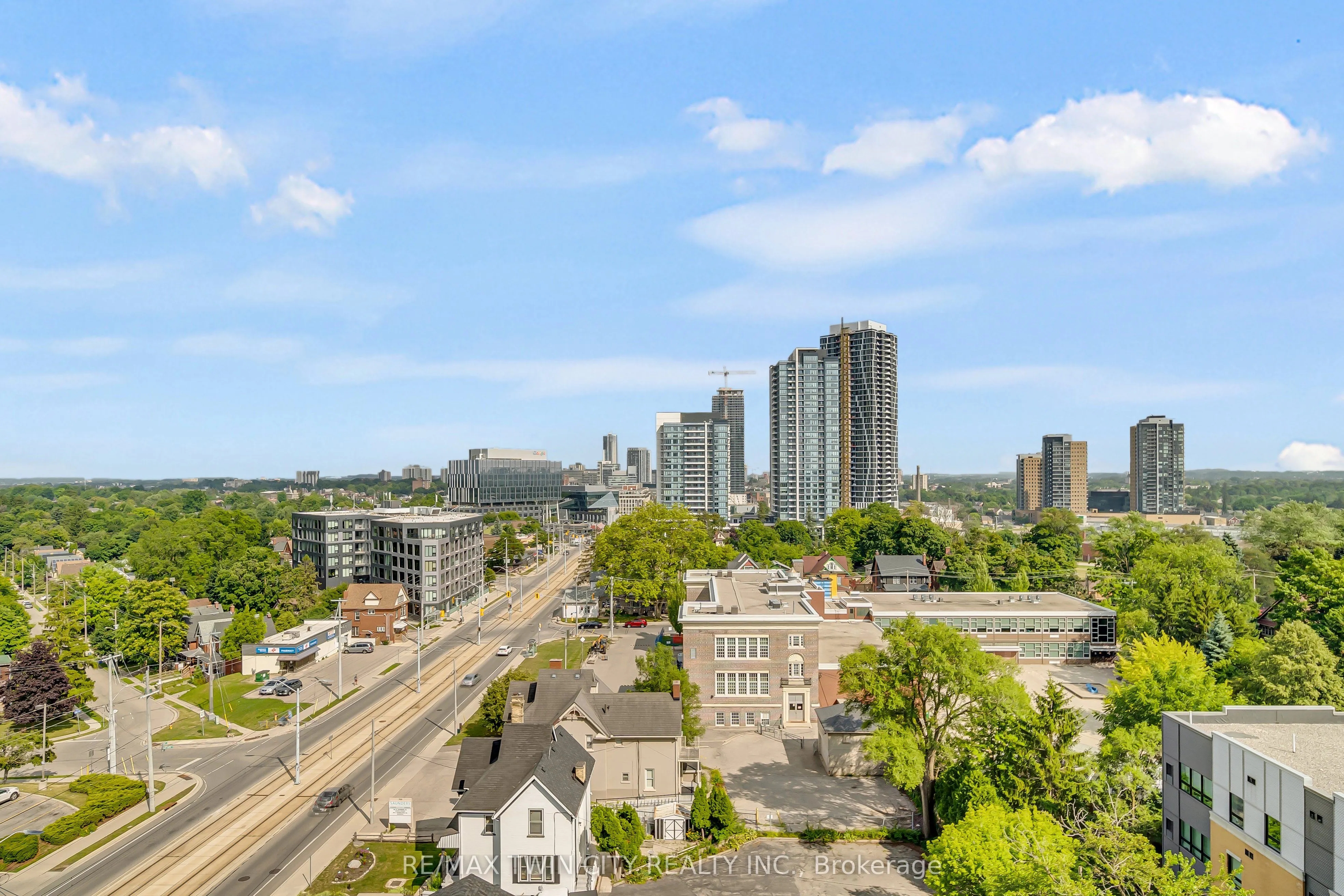 741 King Street W, #906