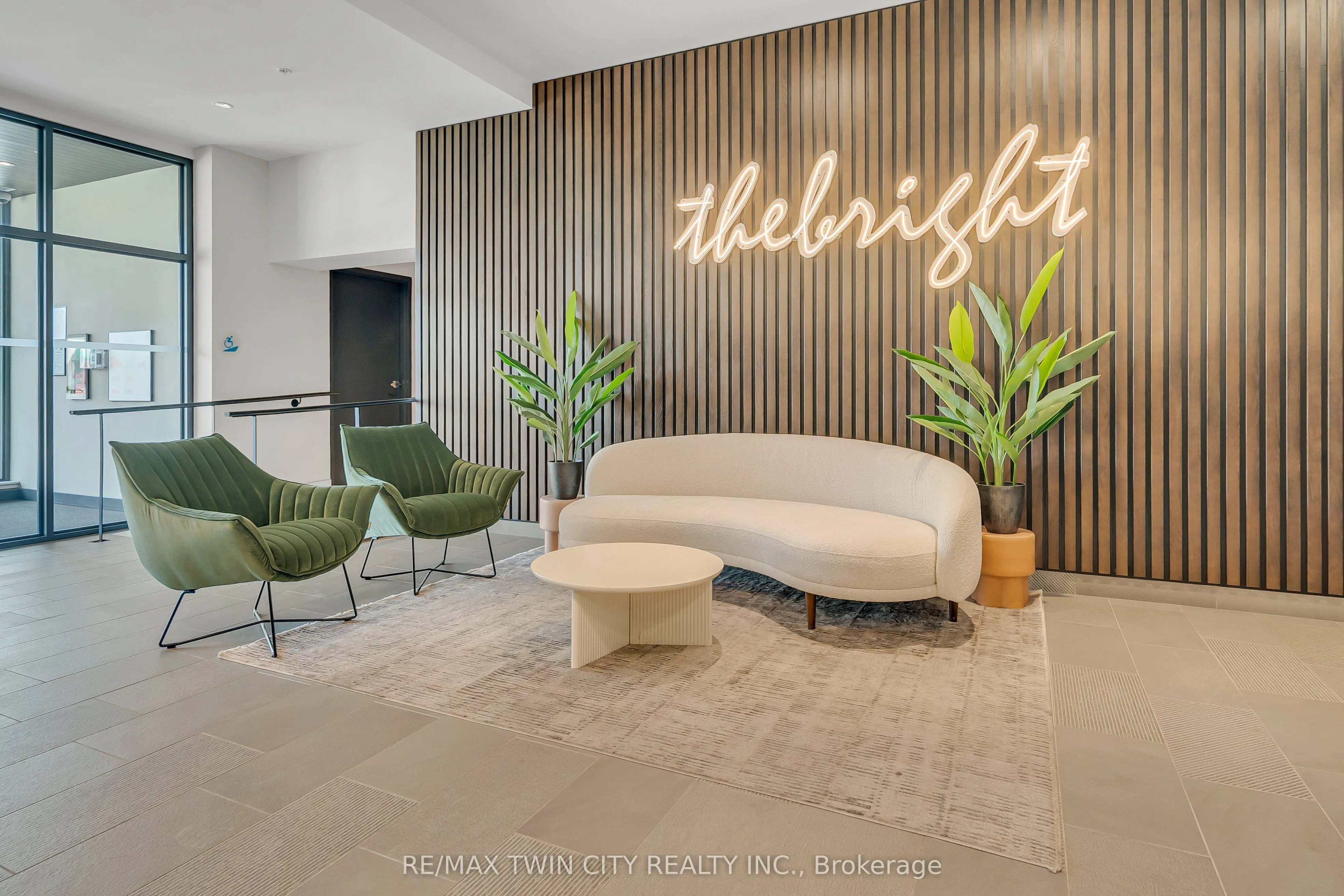 741 King Street W, #906