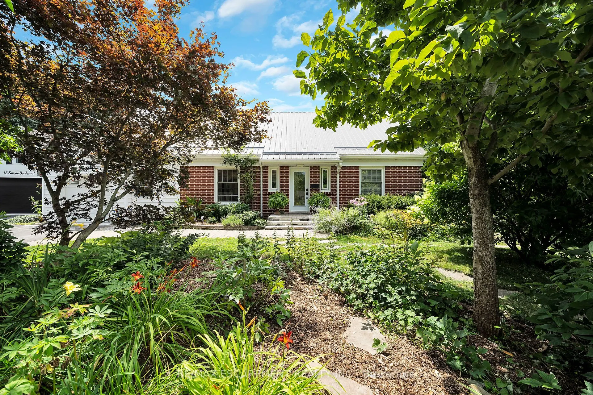 14 SIMCOE Boulevard
