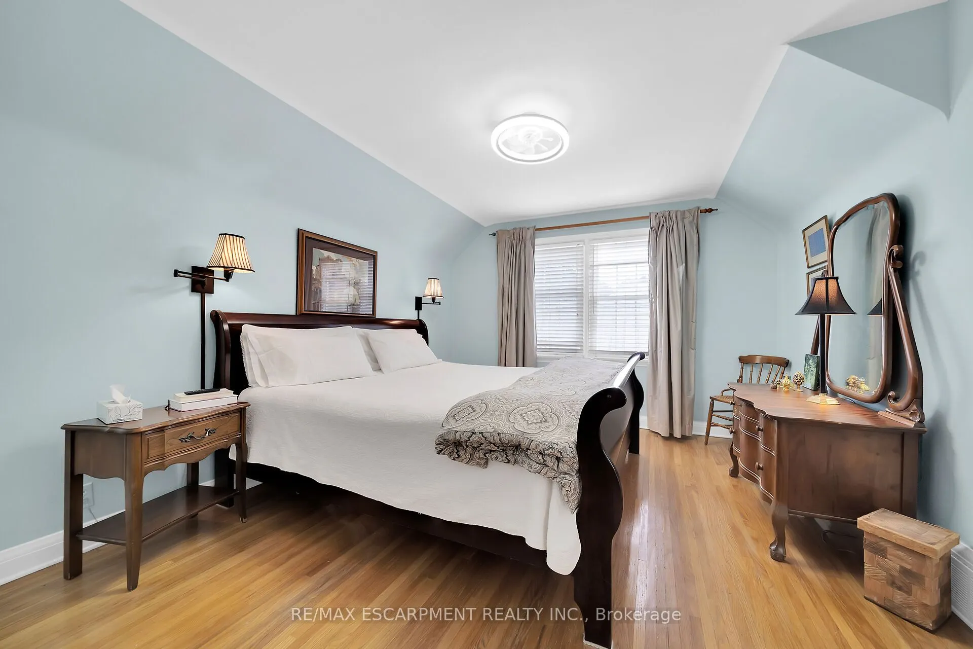 14 SIMCOE Boulevard