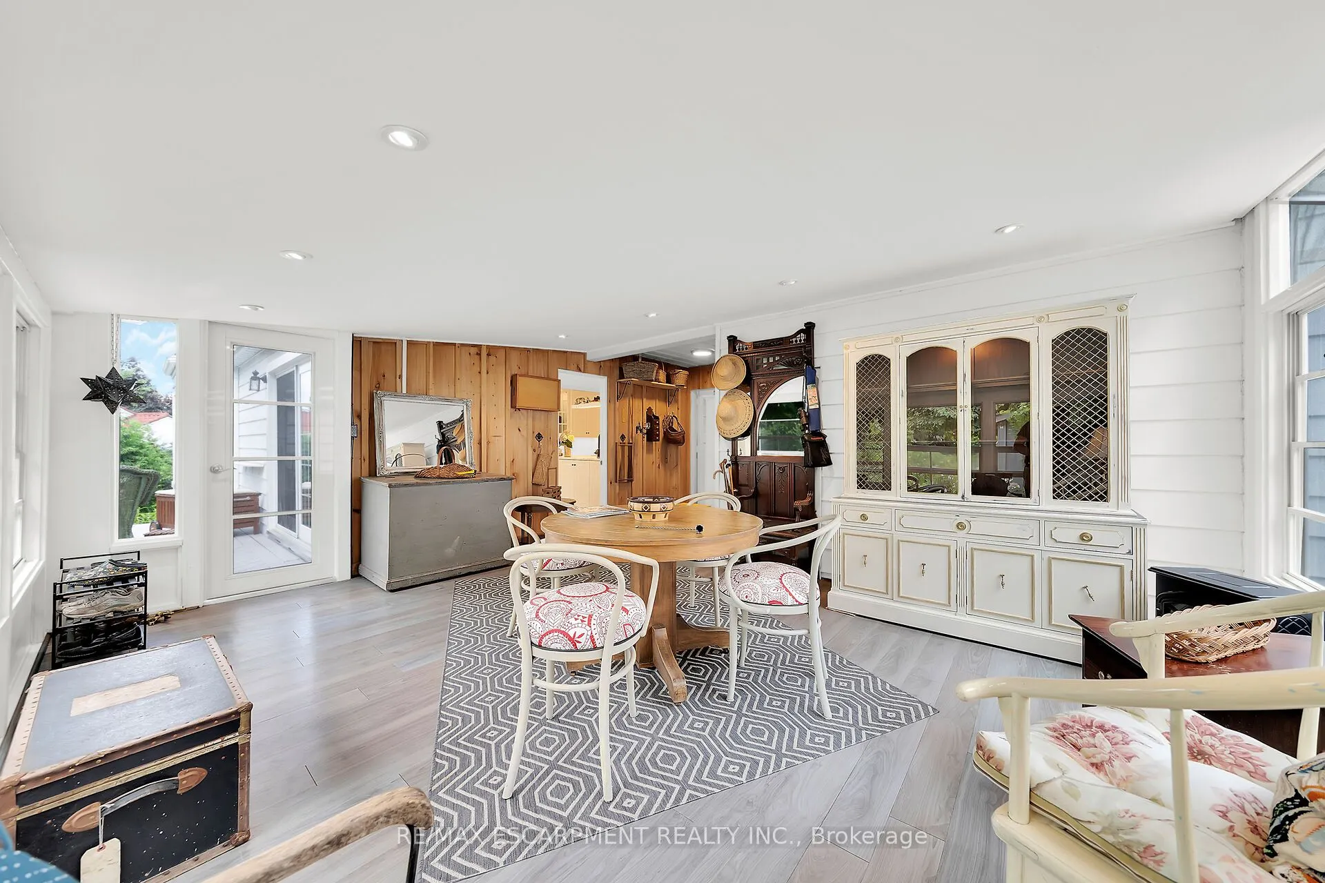 14 SIMCOE Boulevard