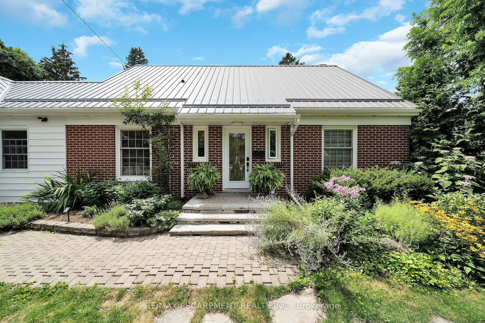 14 SIMCOE Boulevard