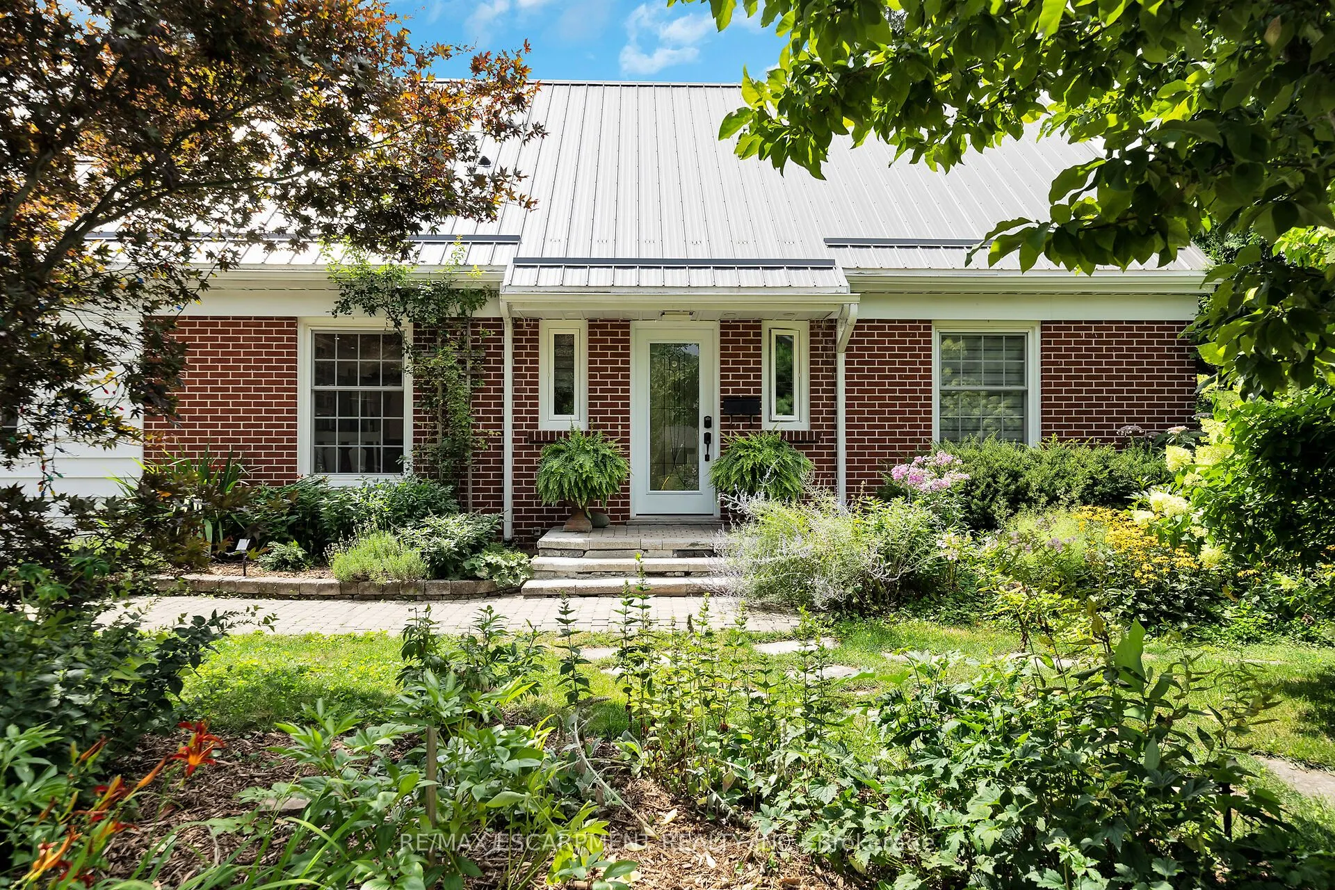 14 SIMCOE Boulevard