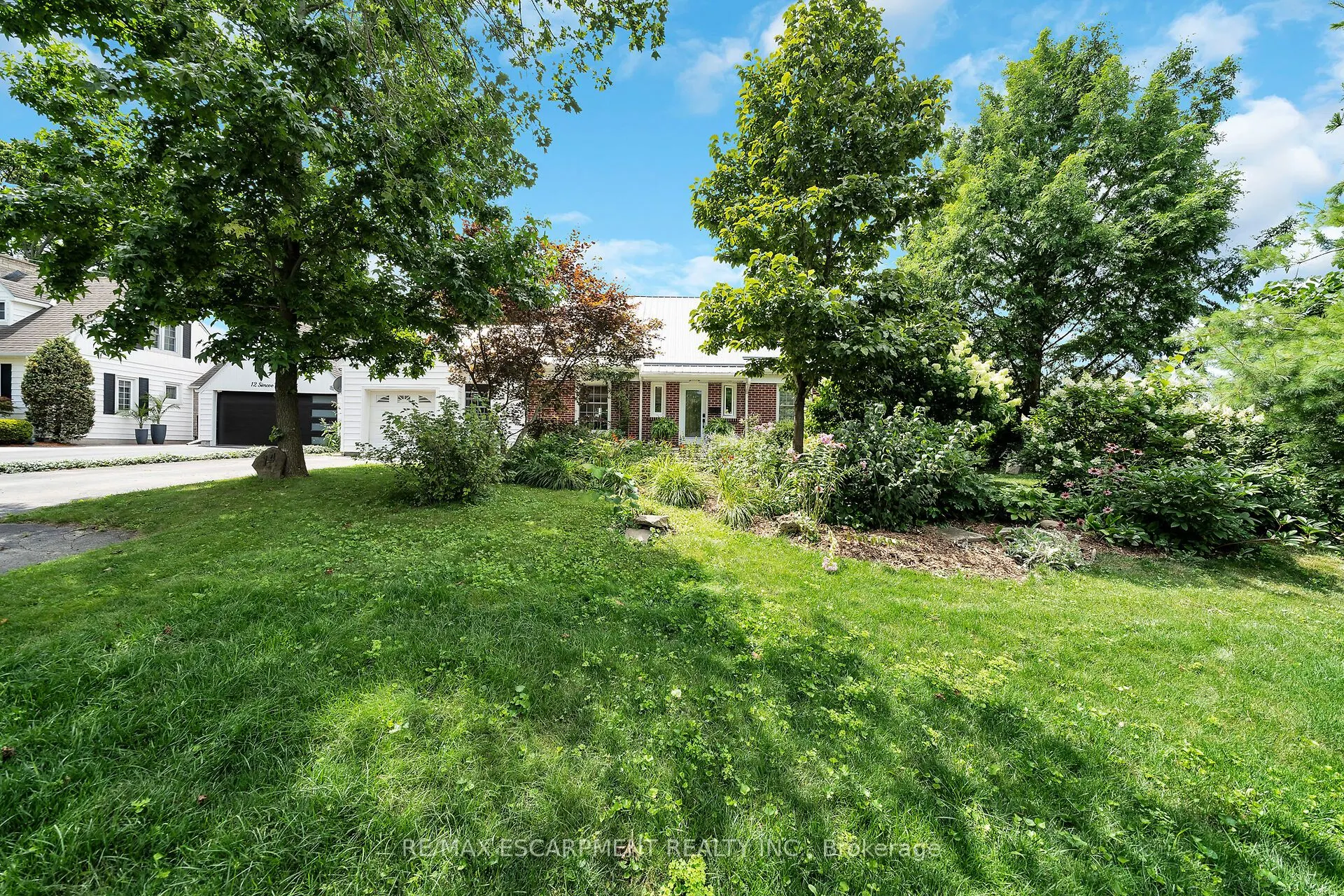 14 SIMCOE Boulevard