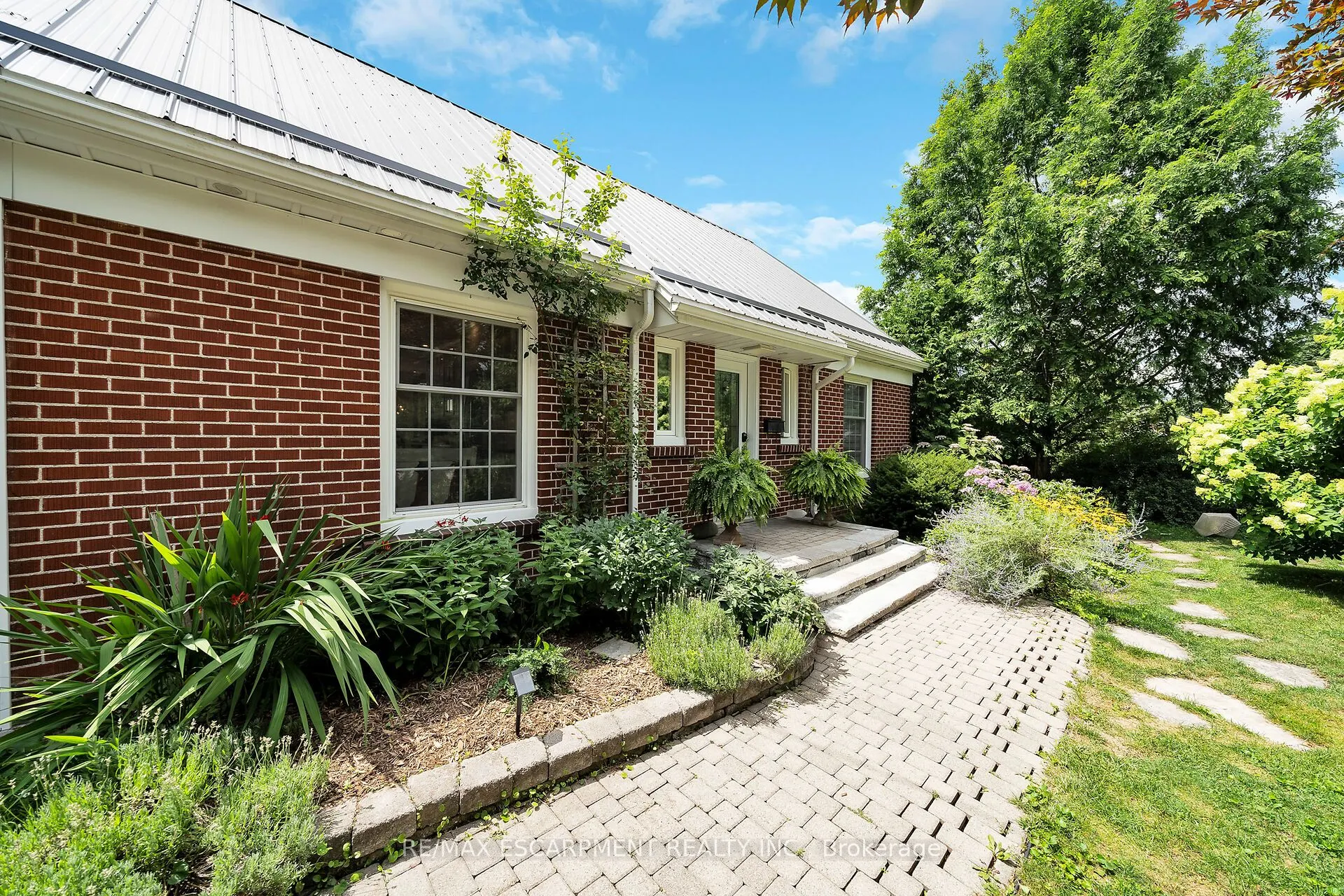 14 SIMCOE Boulevard