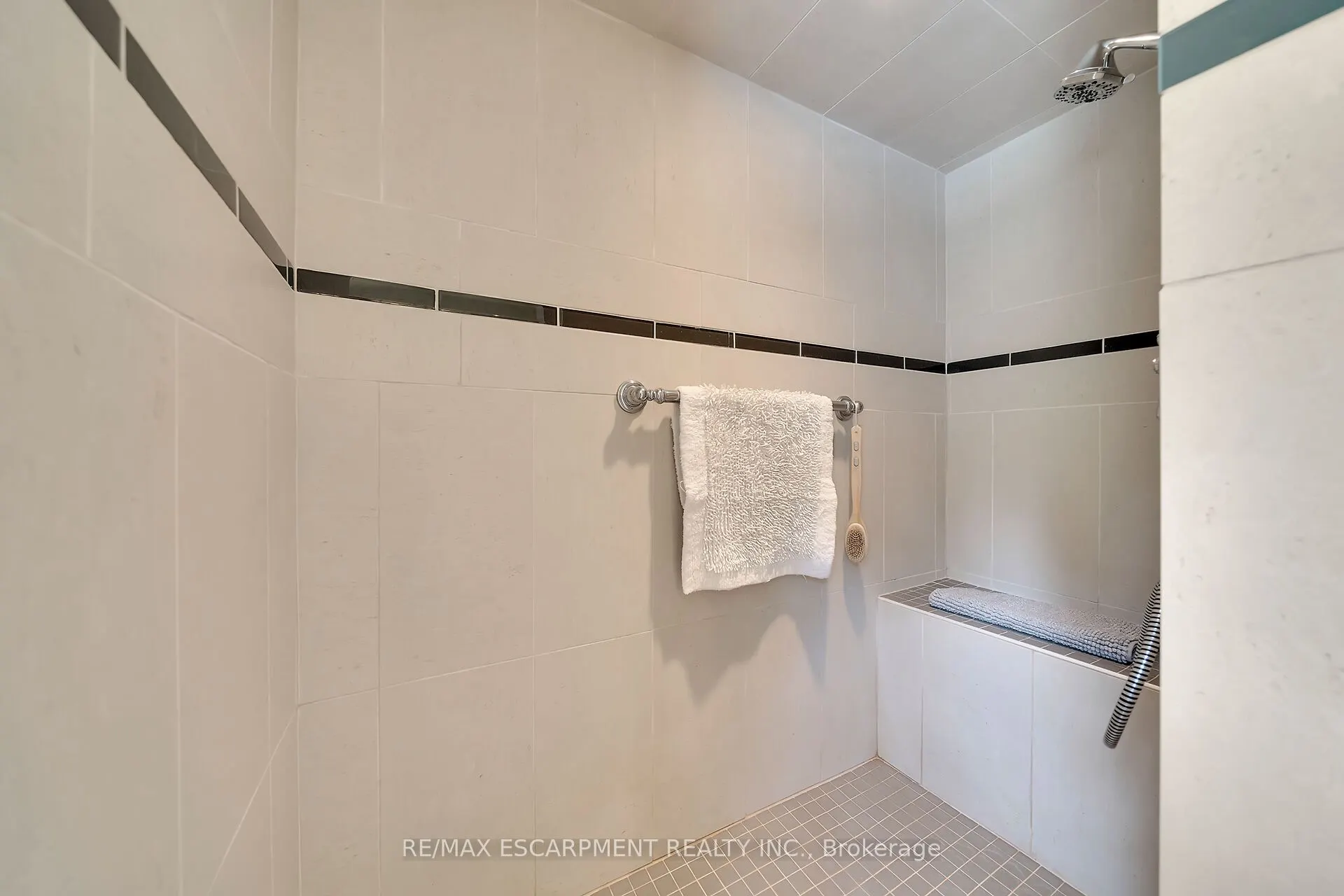 14 SIMCOE Boulevard
