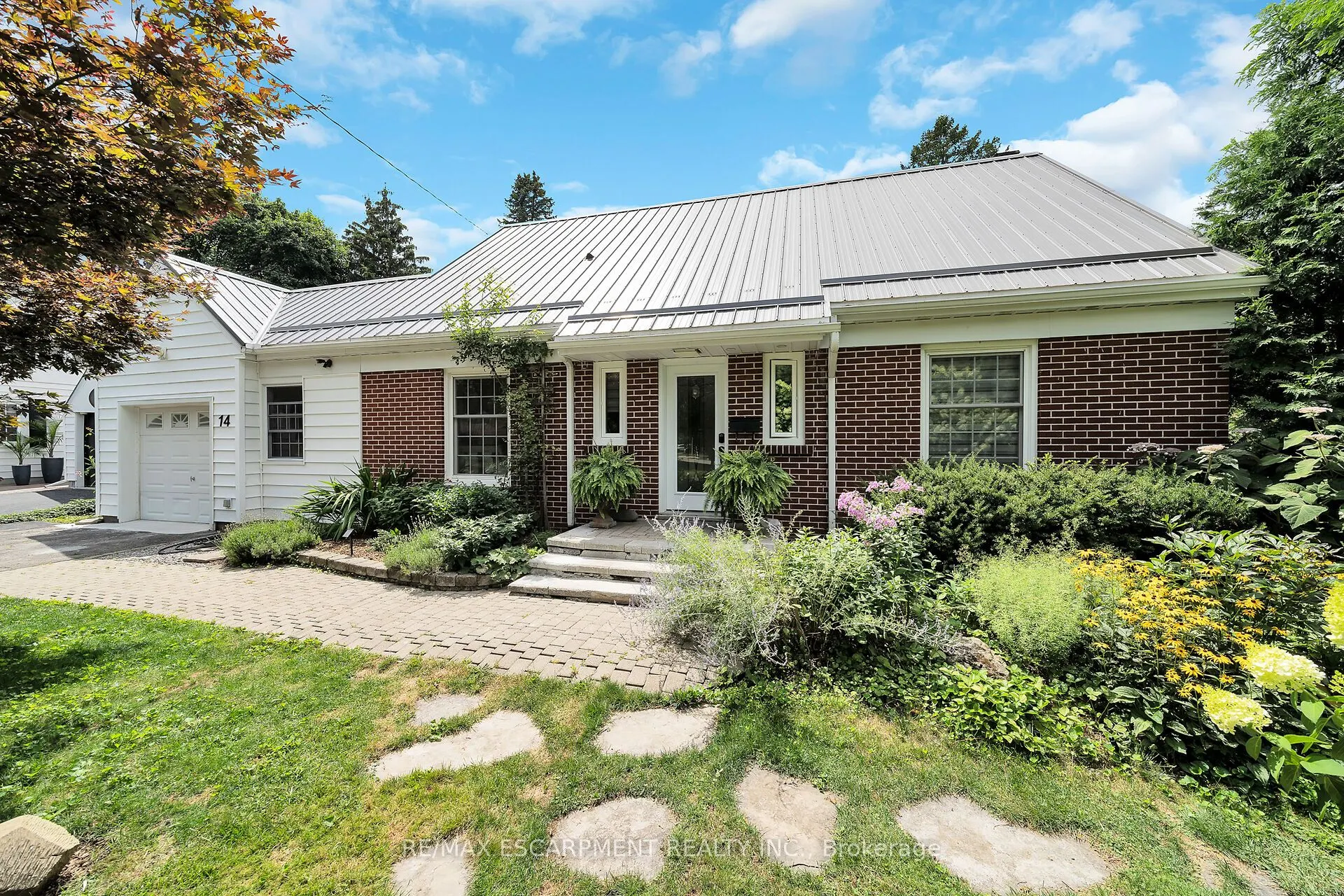 14 SIMCOE Boulevard