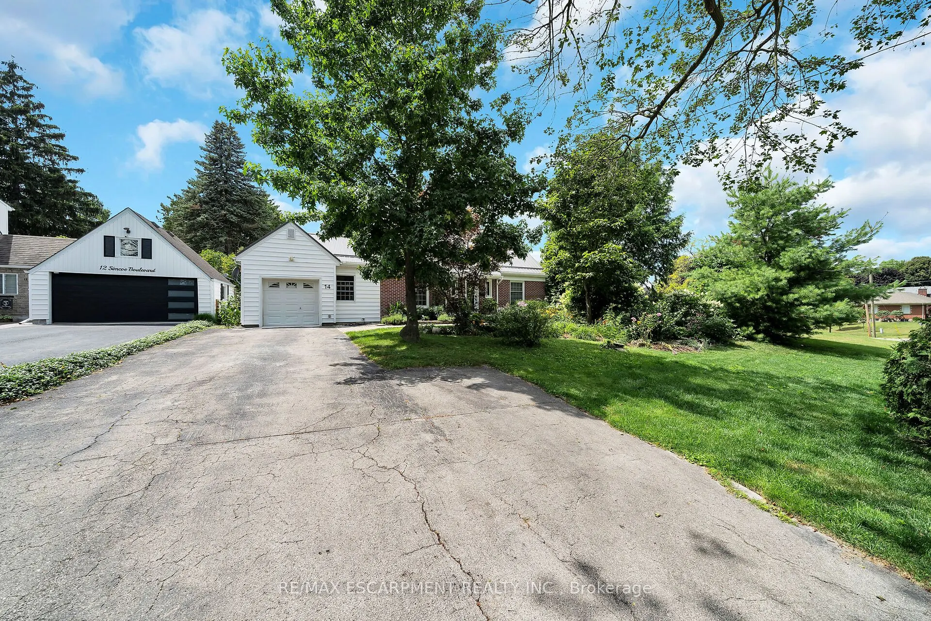 14 SIMCOE Boulevard