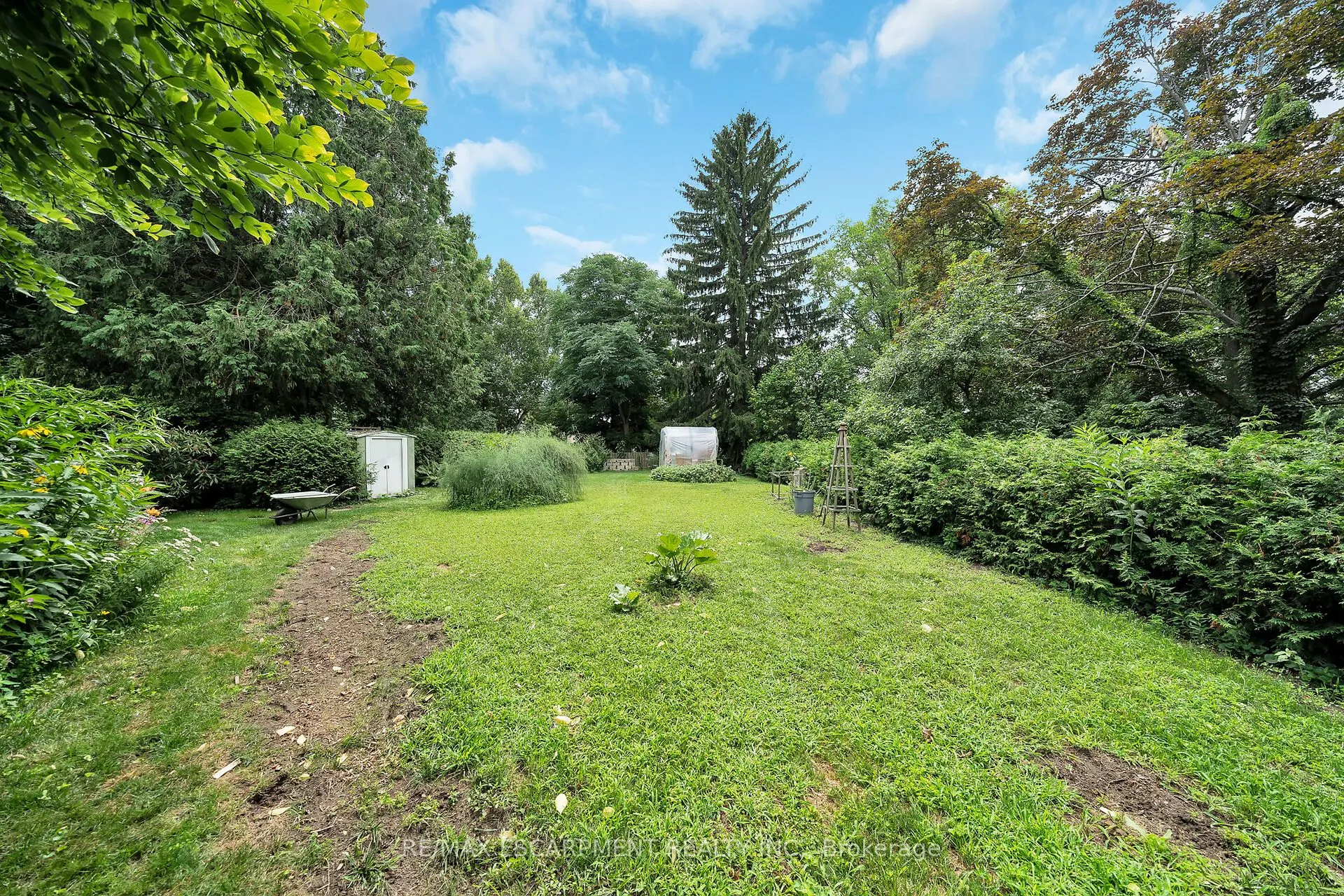 14 SIMCOE Boulevard