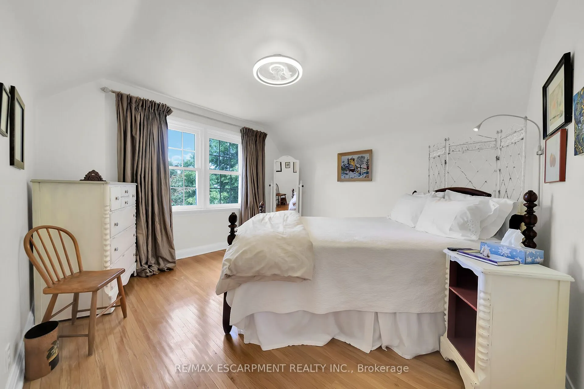 14 SIMCOE Boulevard