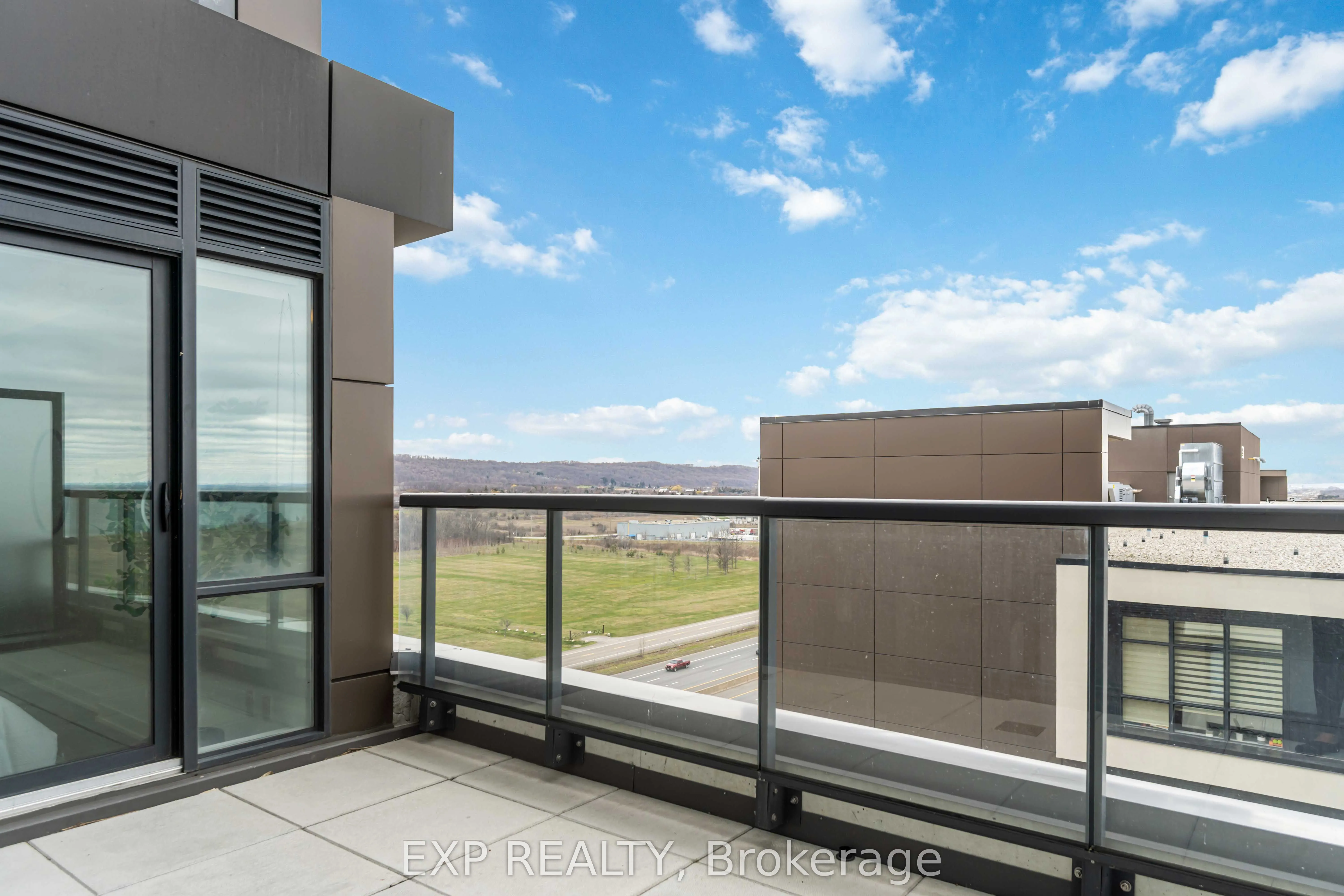 550 North Service Road, #1001