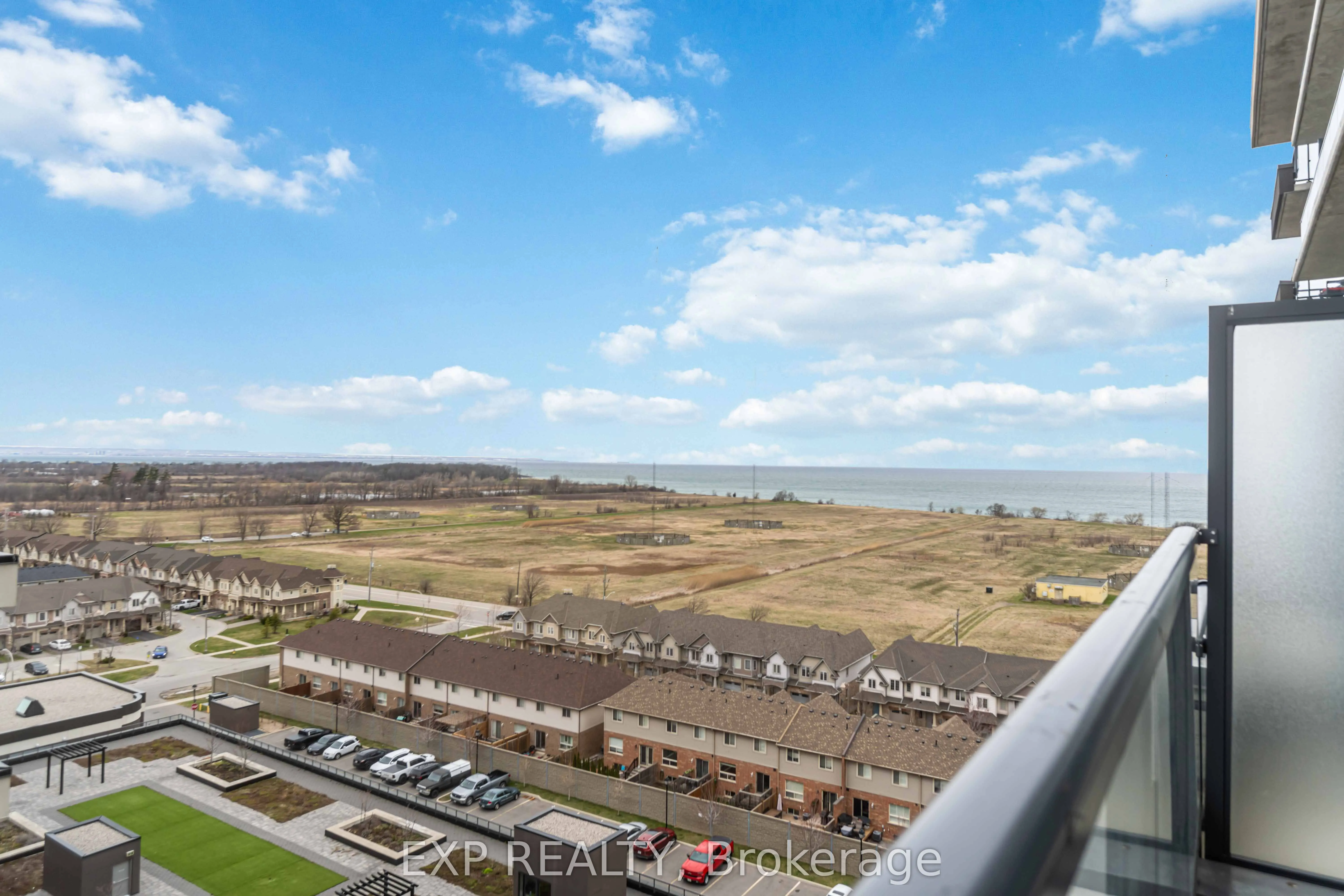 550 North Service Road, #1001