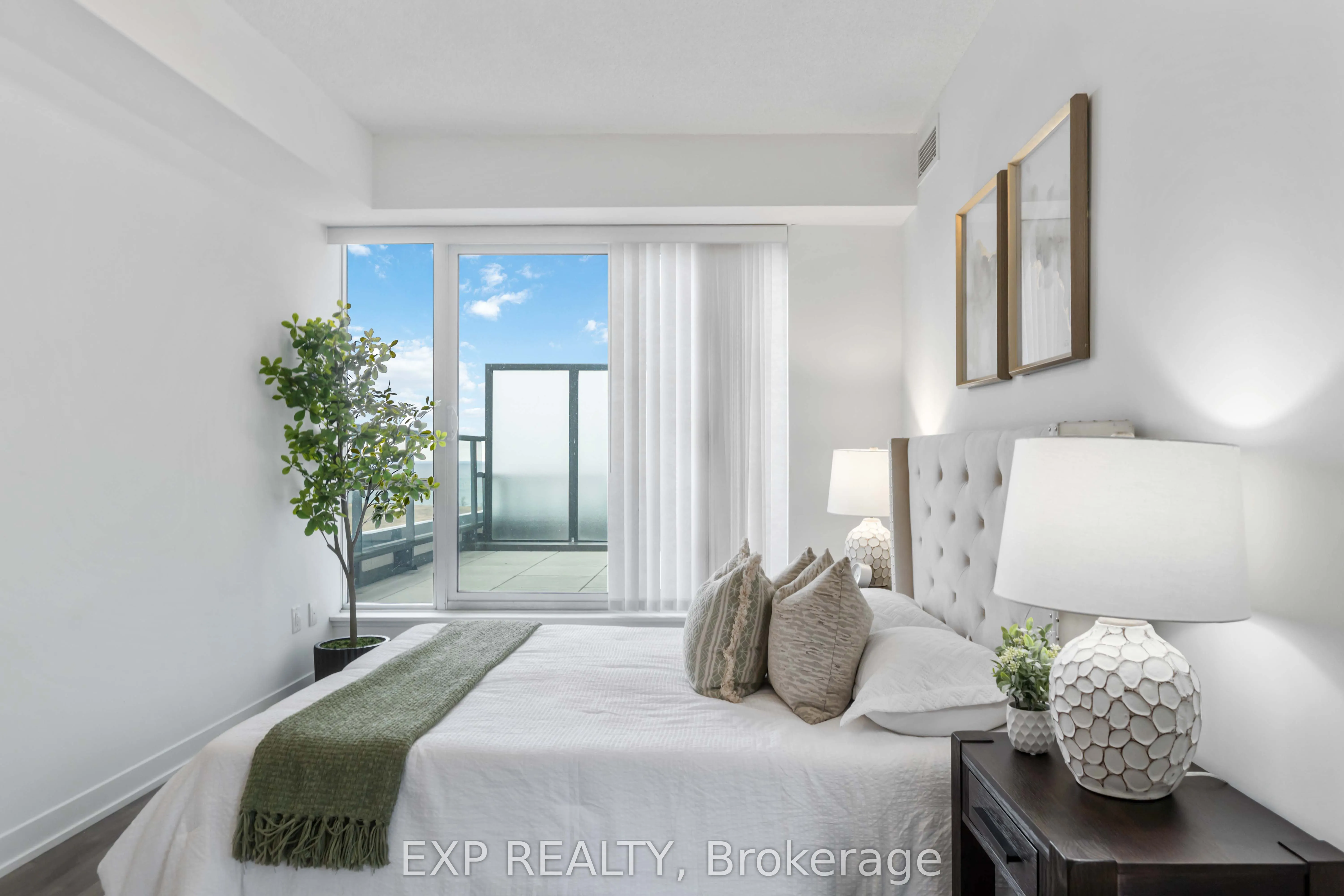 550 North Service Road, #1001