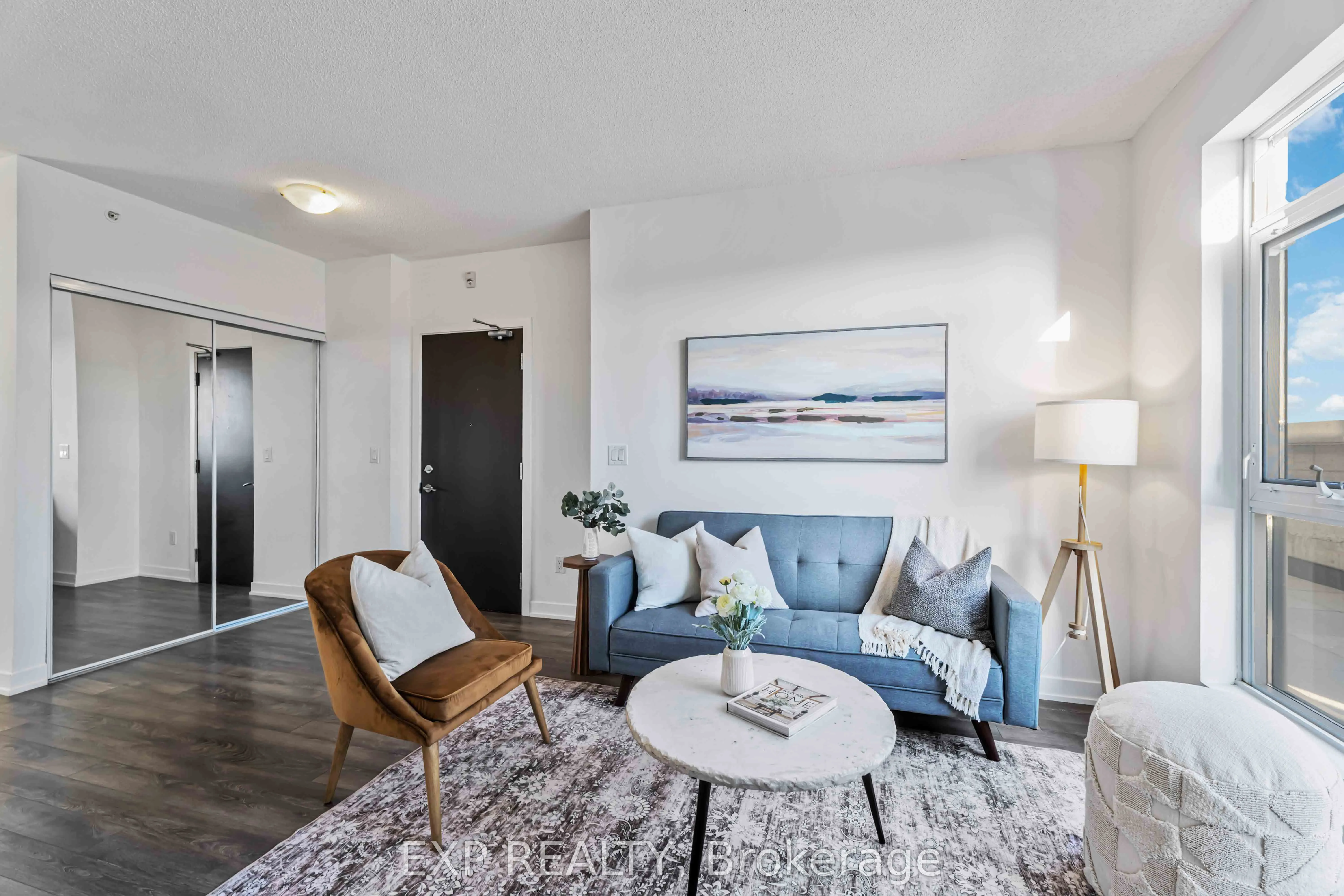 550 North Service Road, #1001