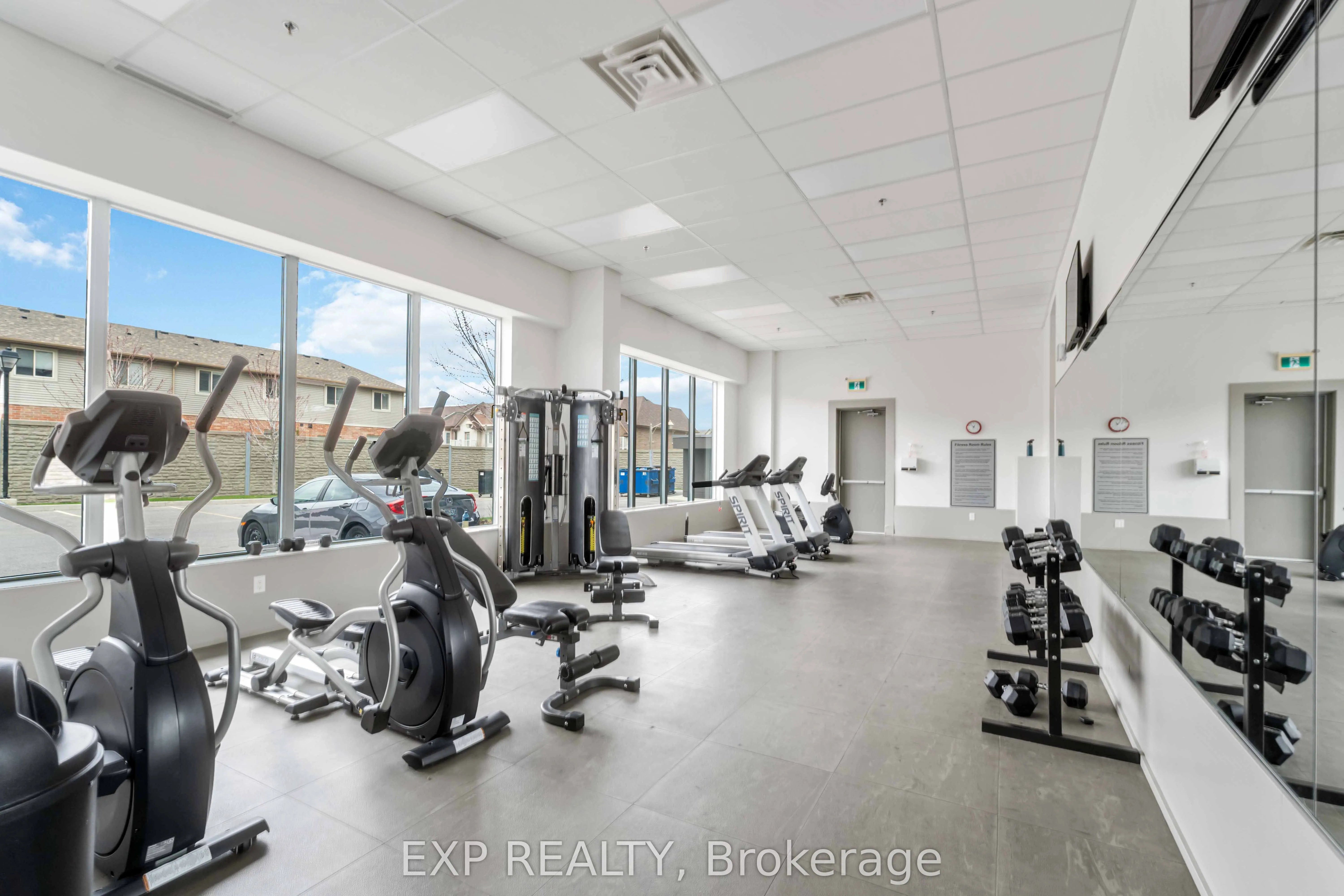 550 North Service Road, #1001