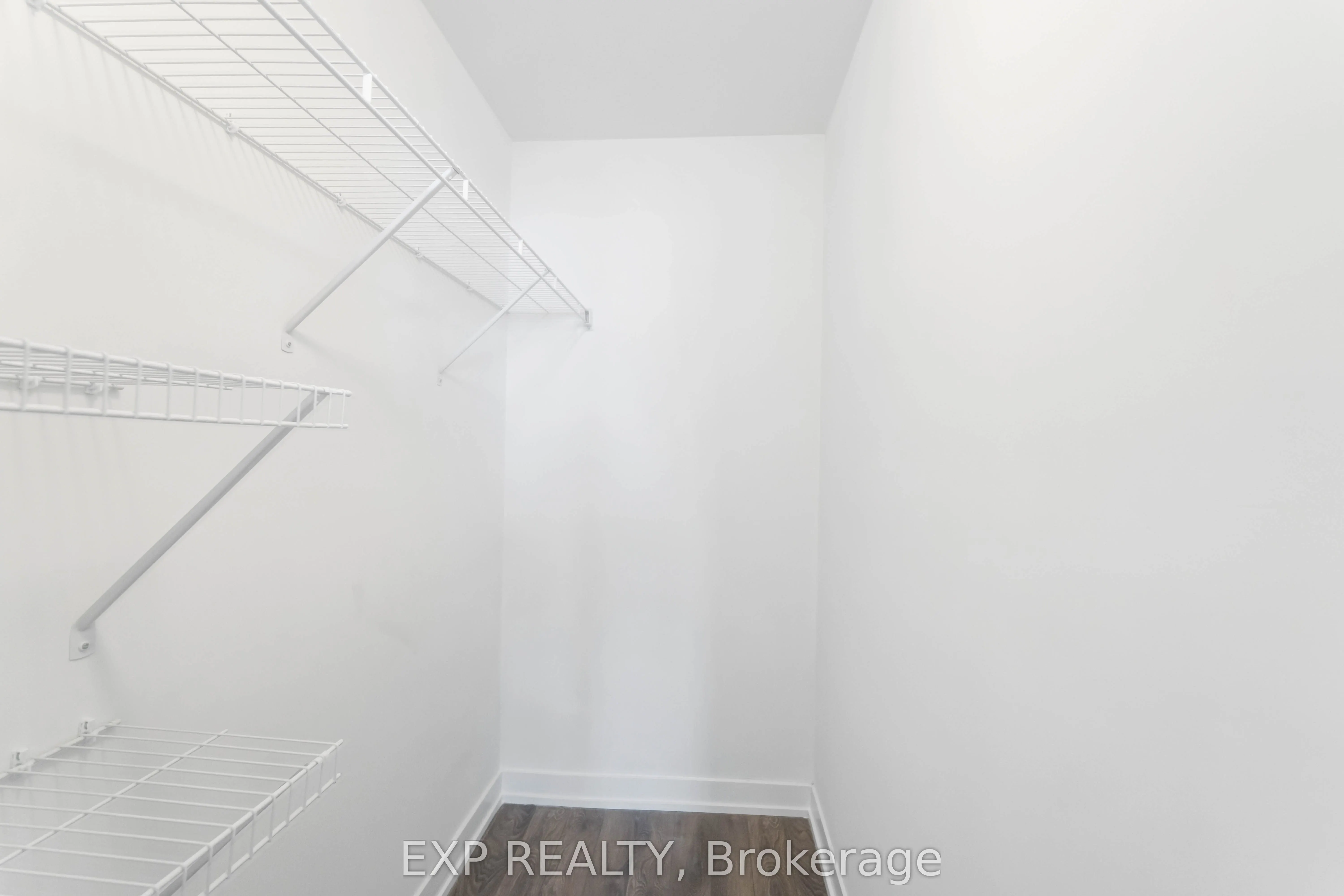 550 North Service Road, #1001