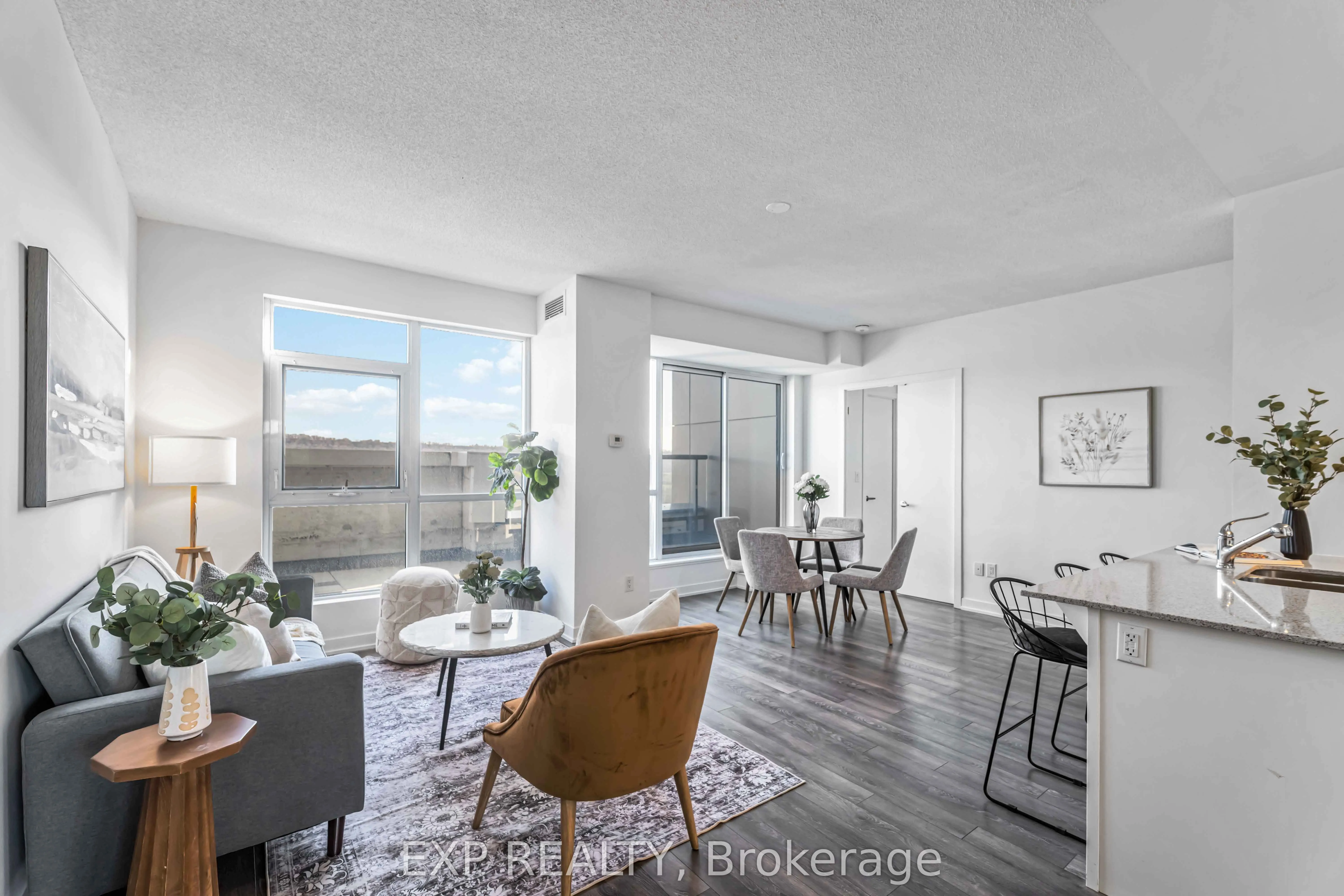 550 North Service Road, #1001