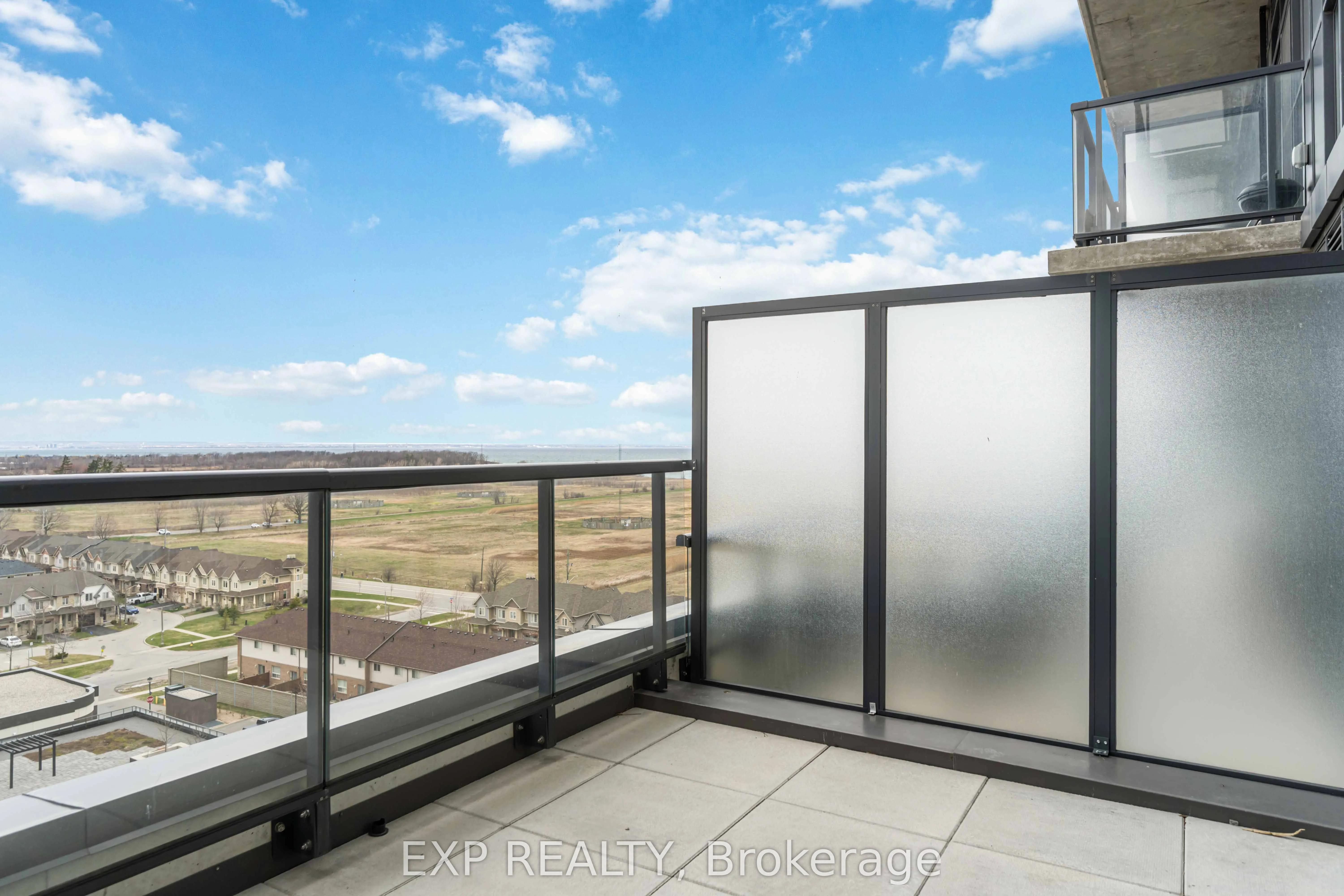 550 North Service Road, #1001