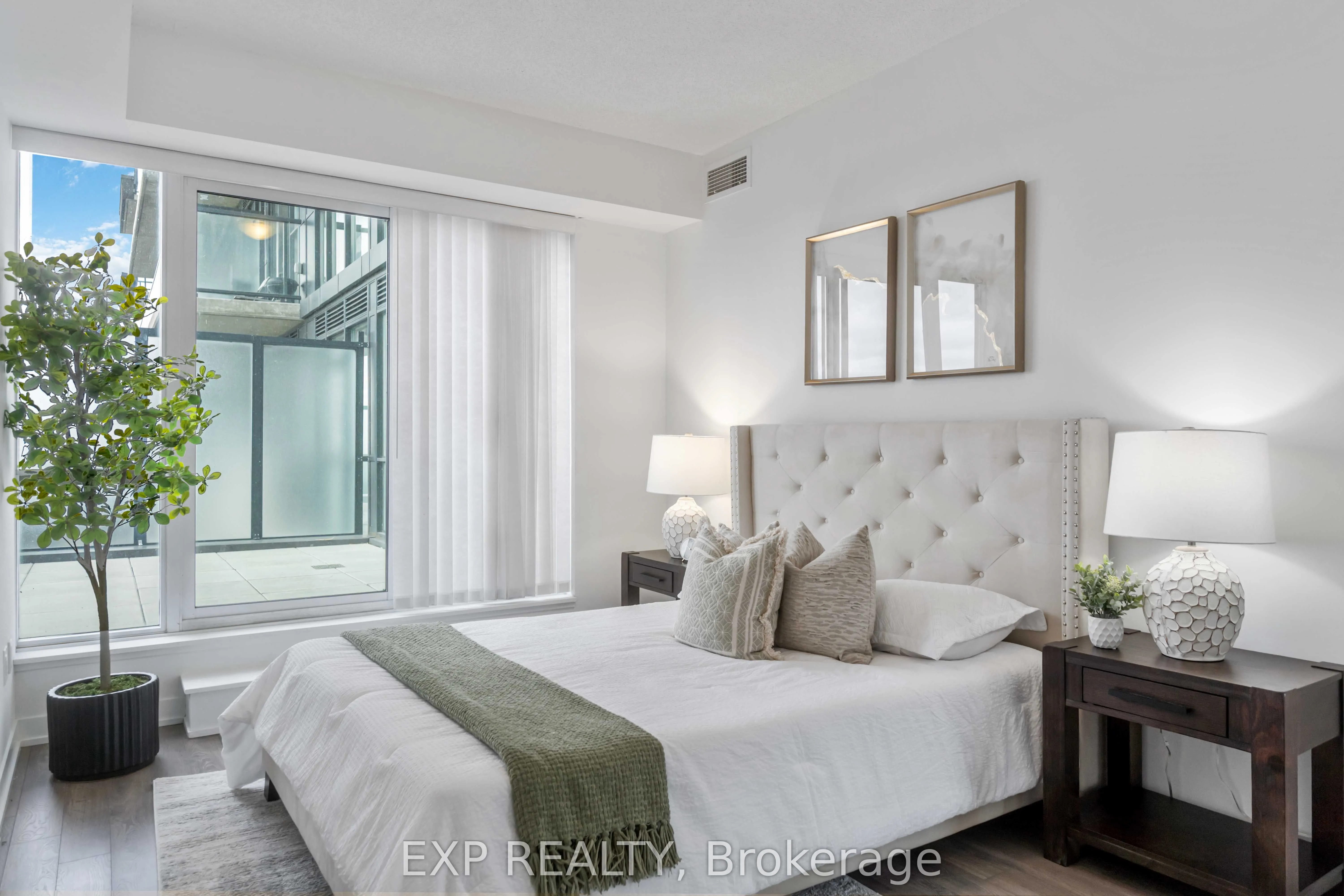 550 North Service Road, #1001