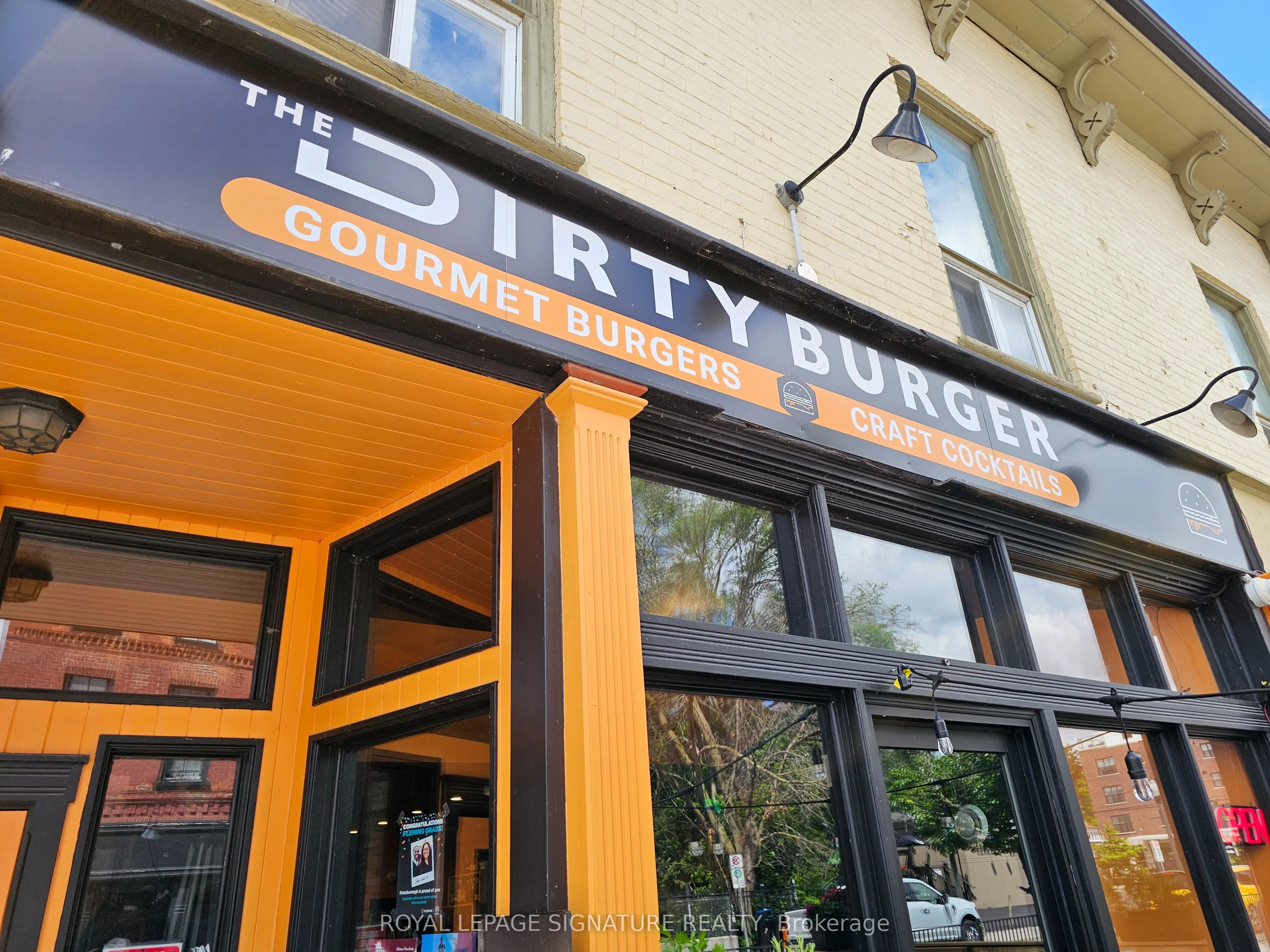 211 Hunter Street W