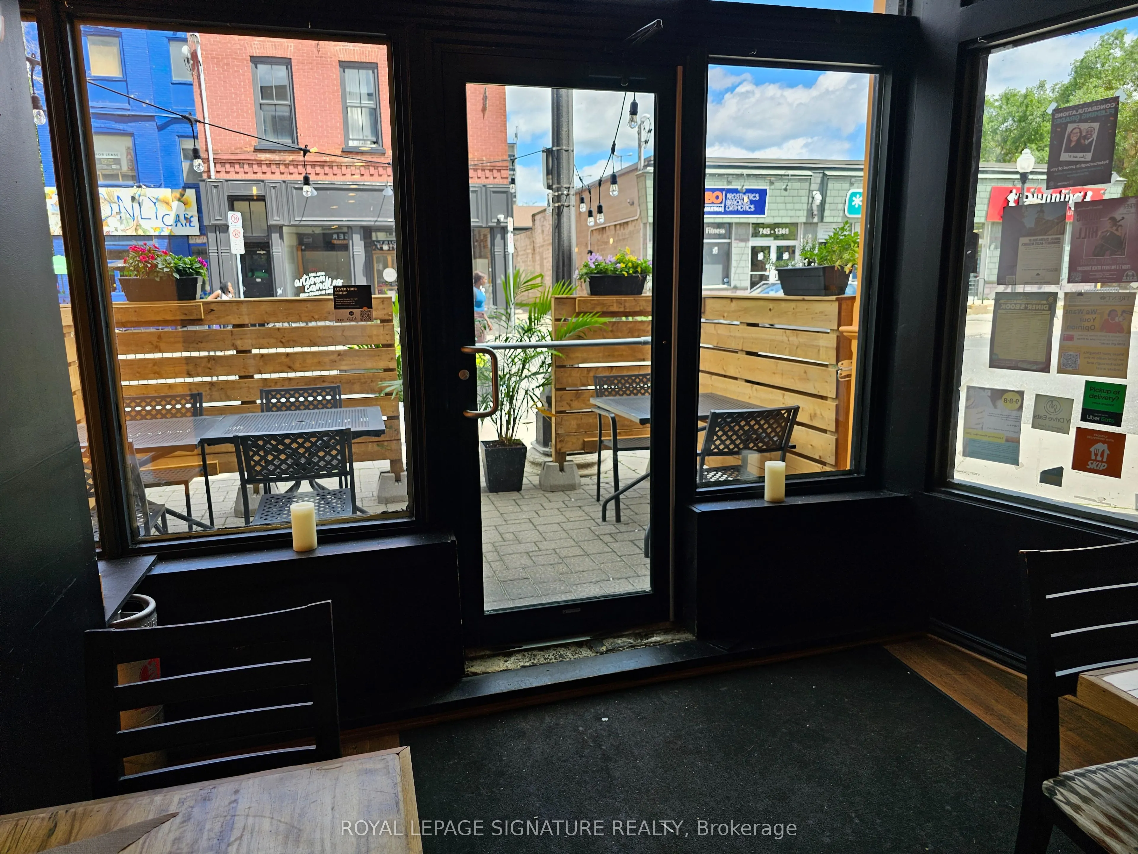 211 Hunter Street W