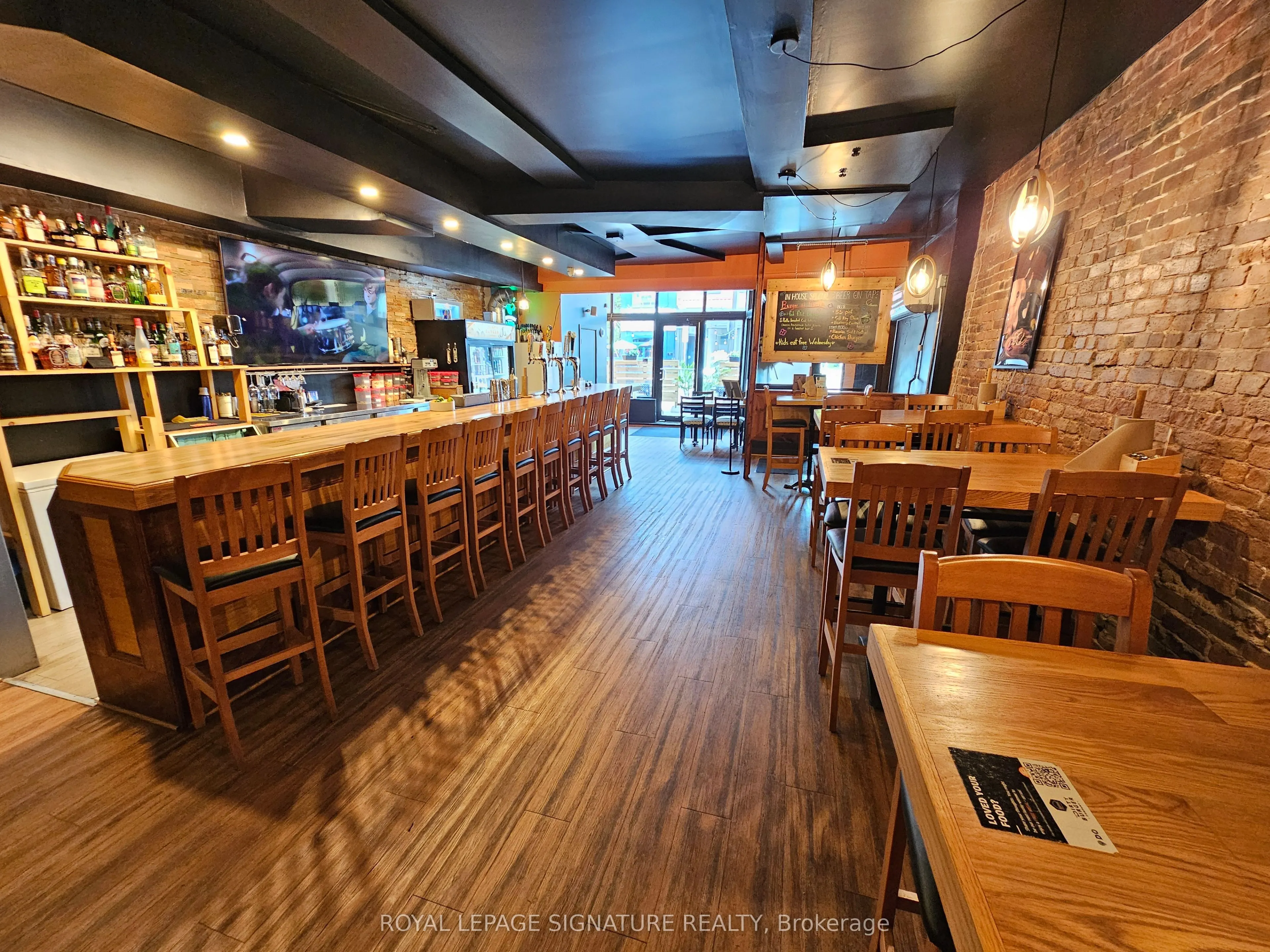 211 Hunter Street W