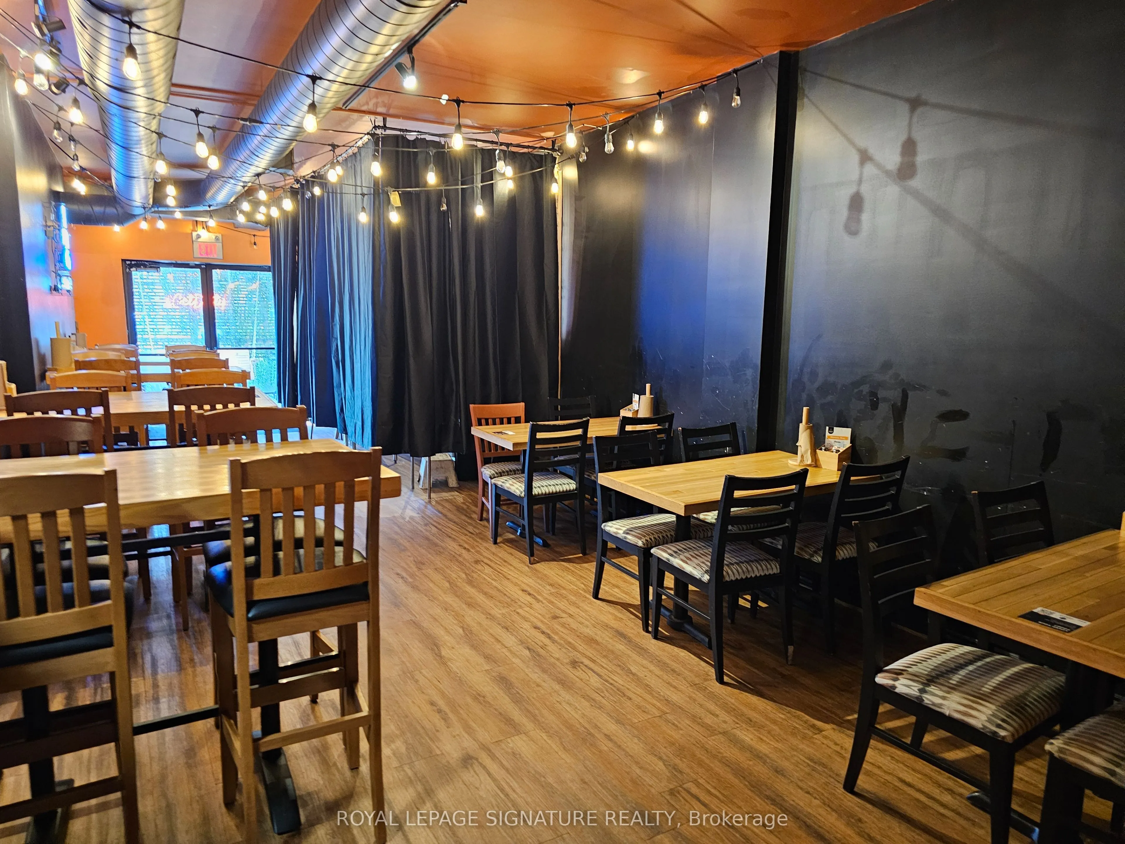 211 Hunter Street W