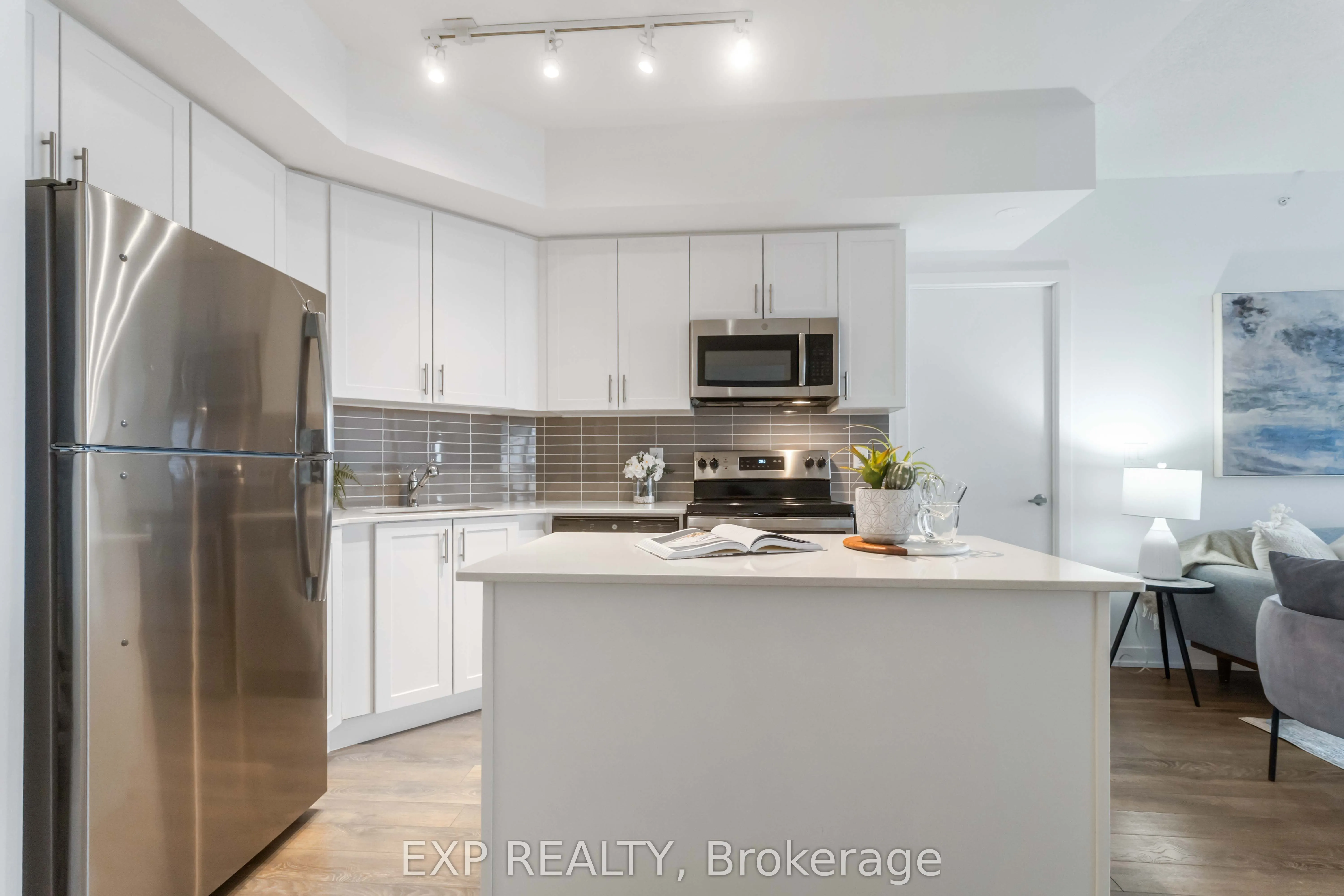 550 North Service Road, #807