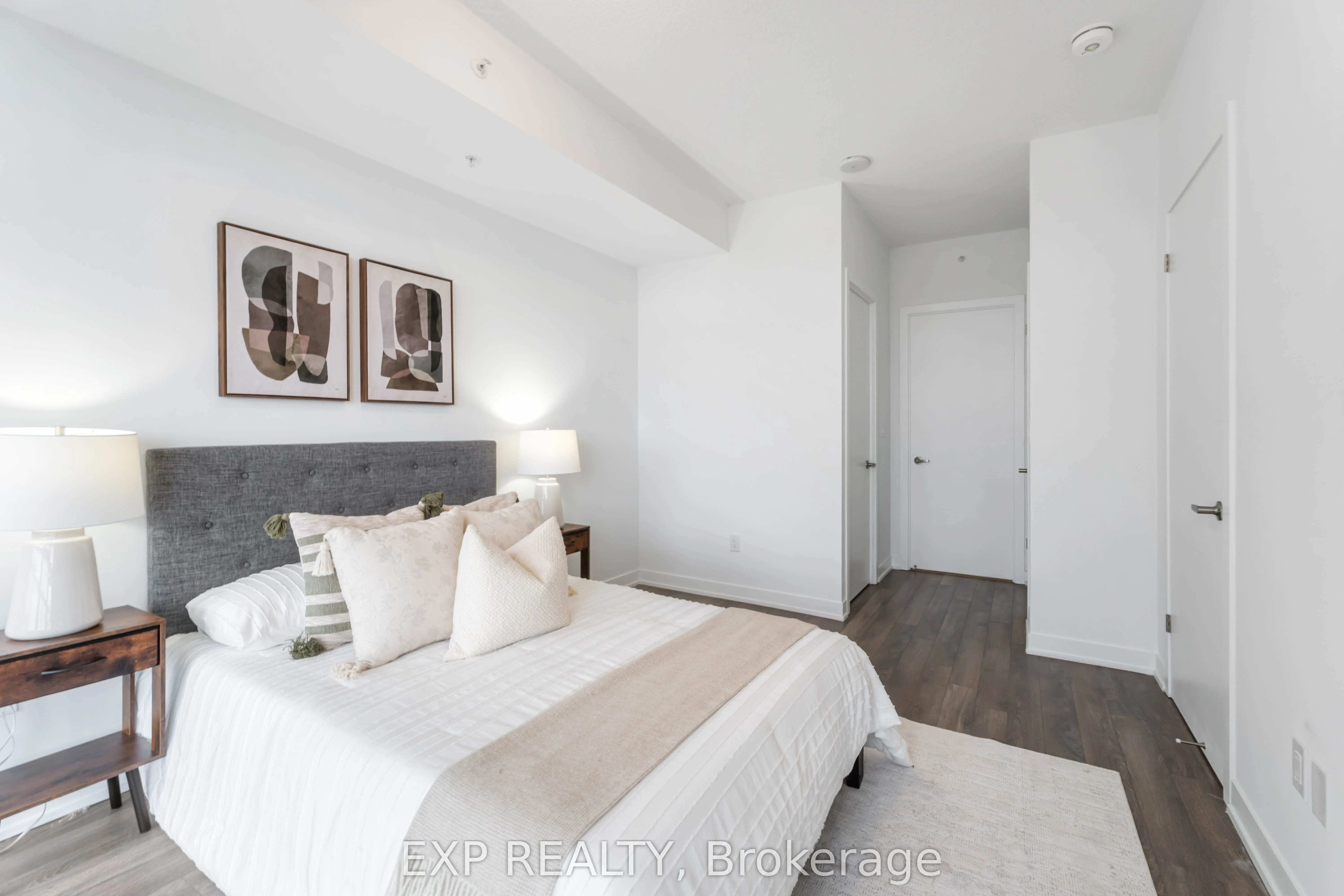 550 North Service Road, #807