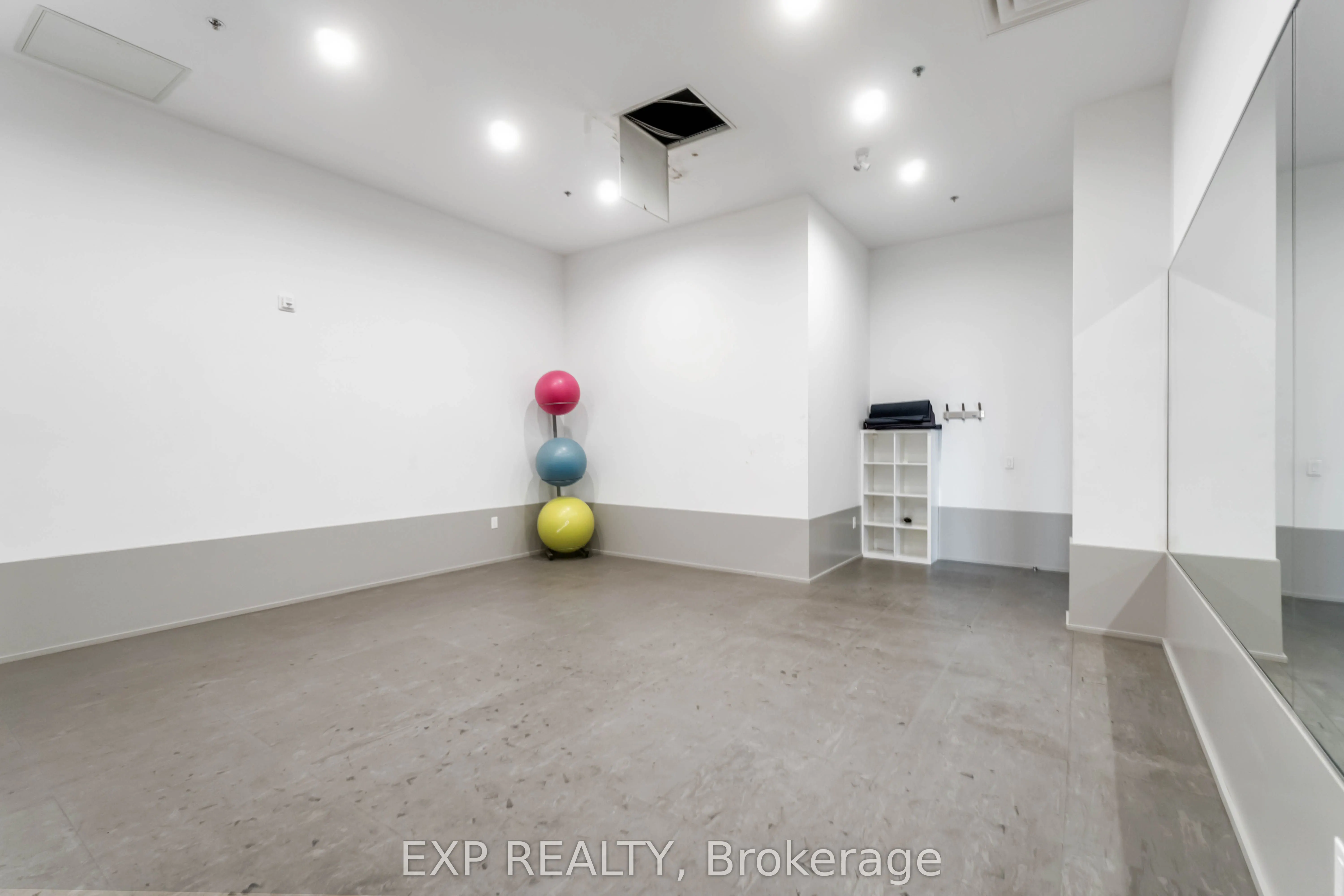 550 North Service Road, #807