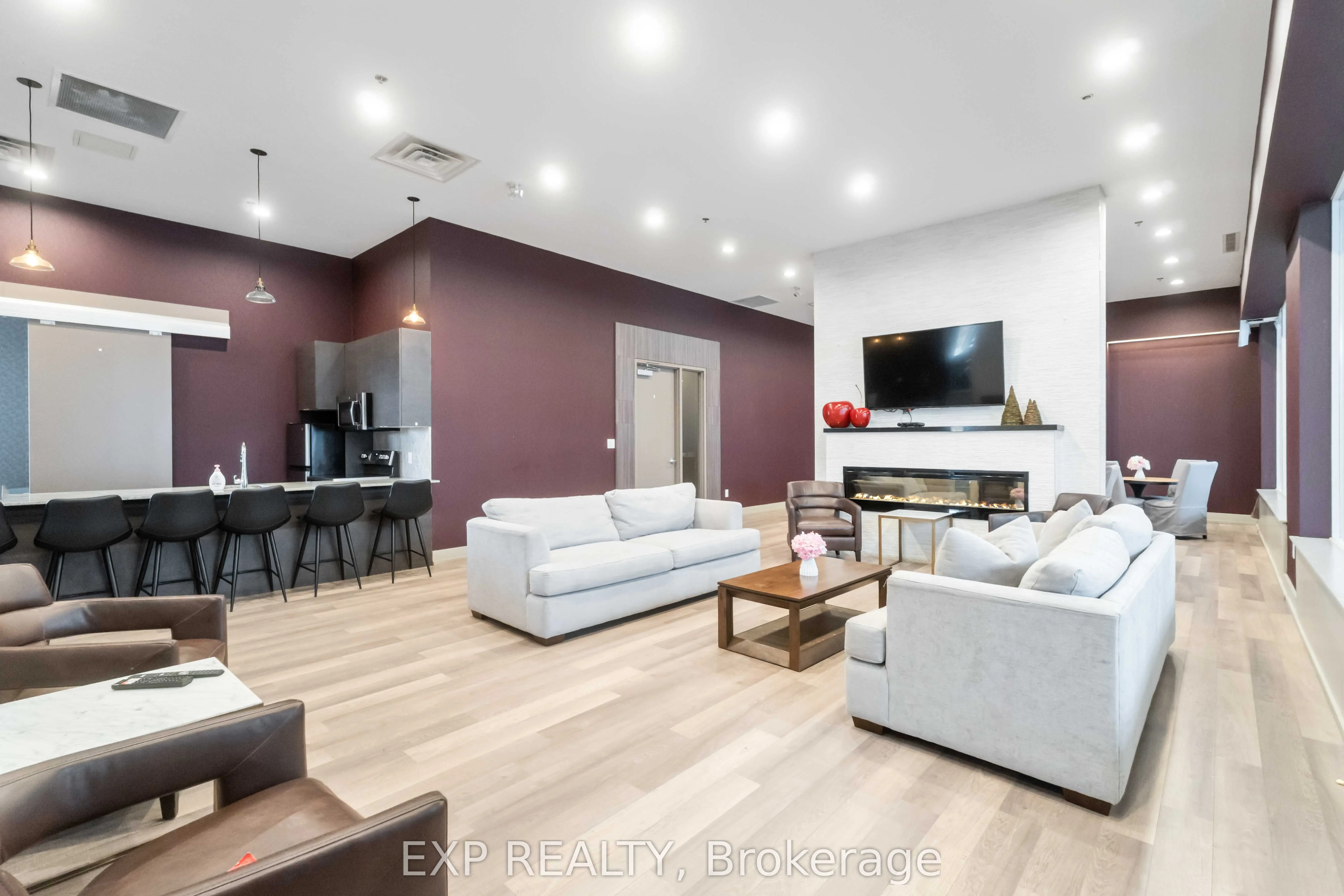550 North Service Road, #807