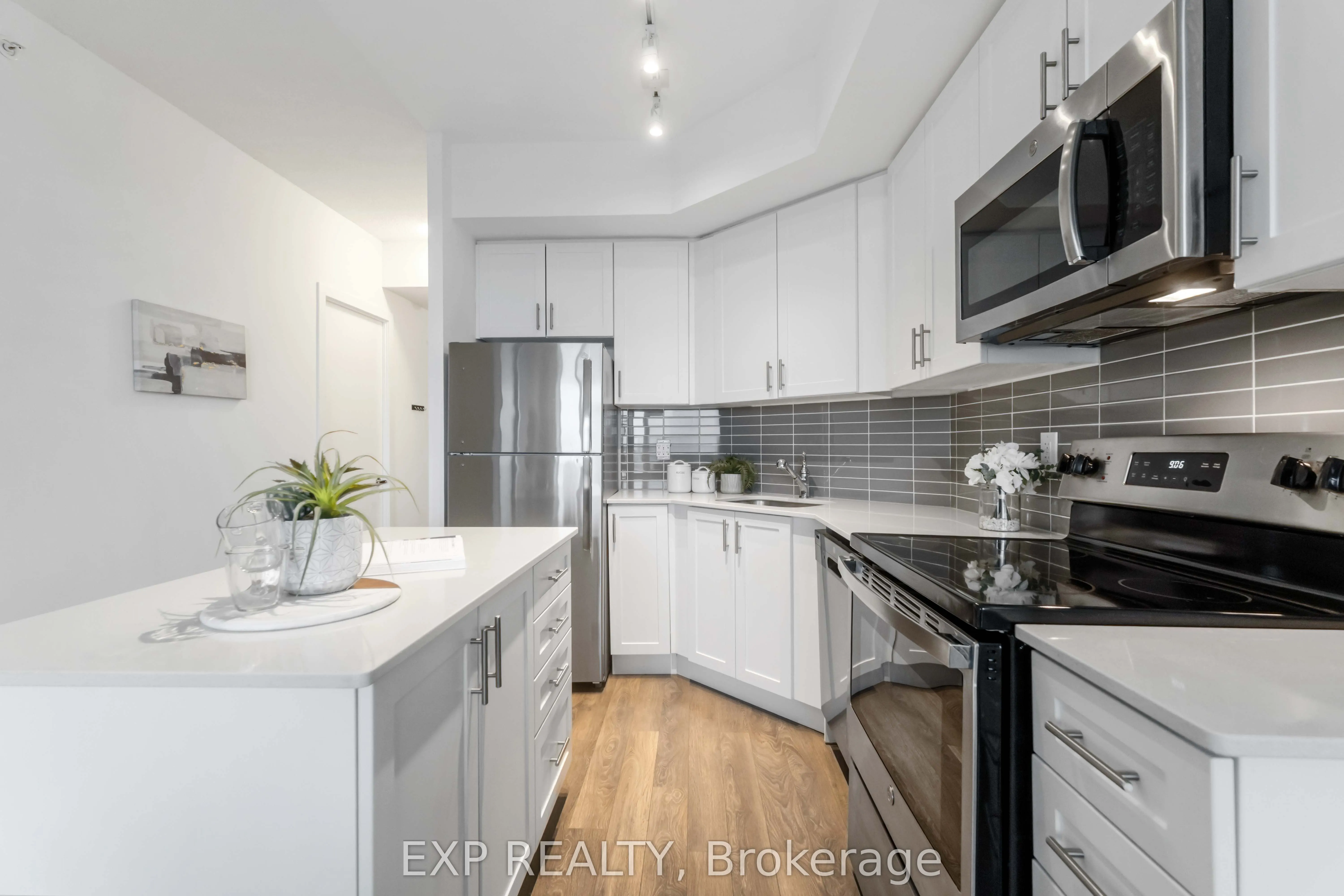 550 North Service Road, #807