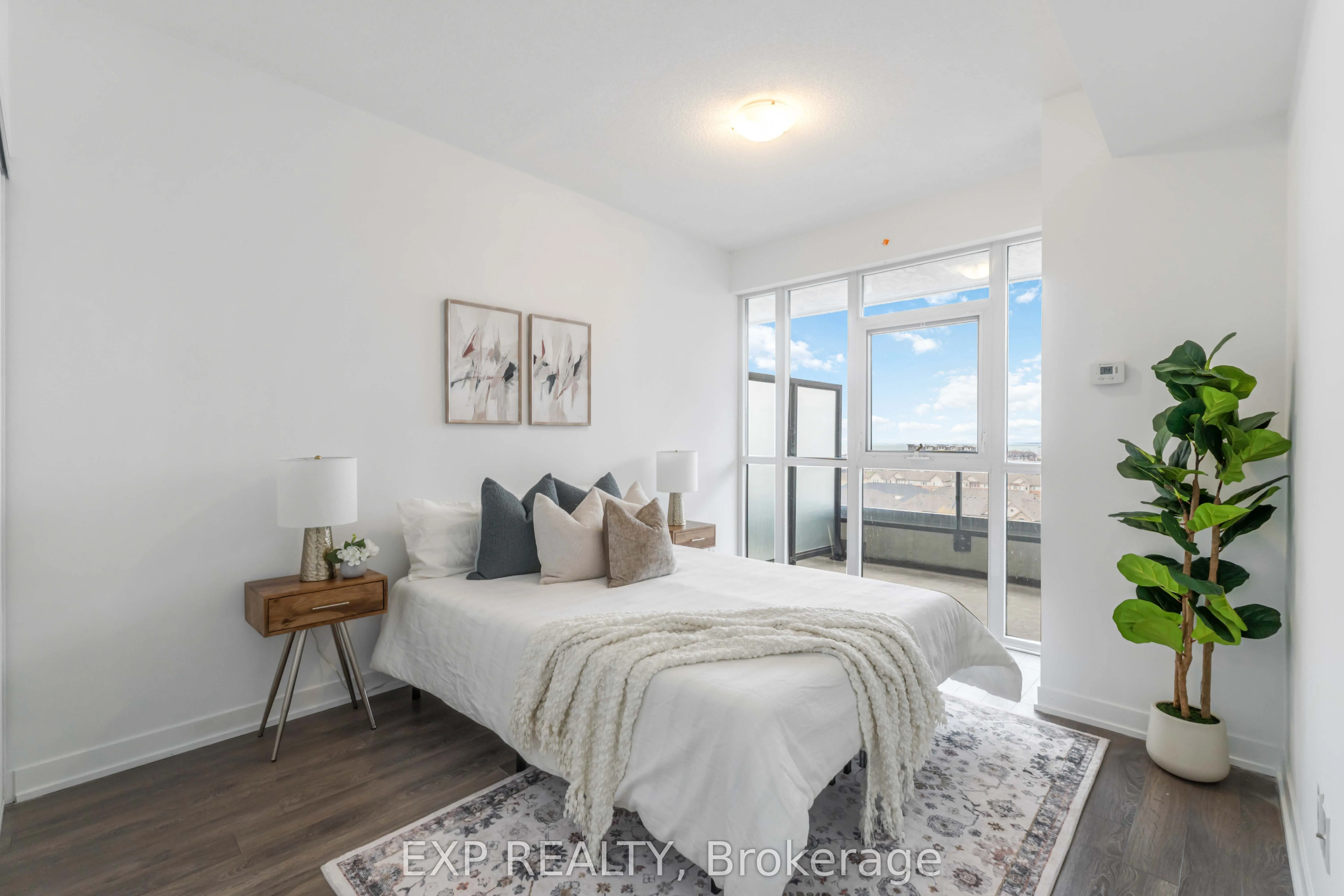 550 North Service Road, #807