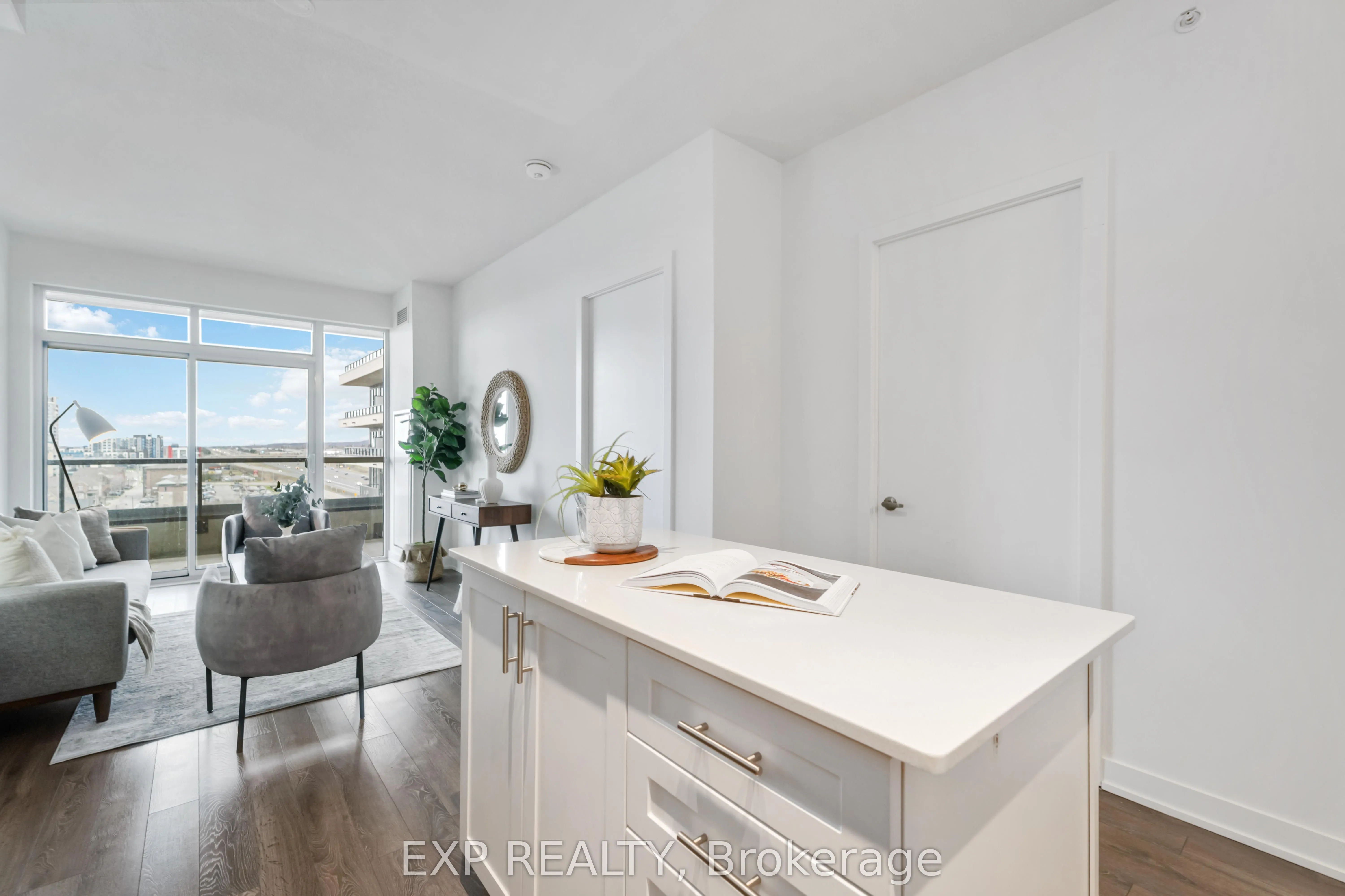 550 North Service Road, #807
