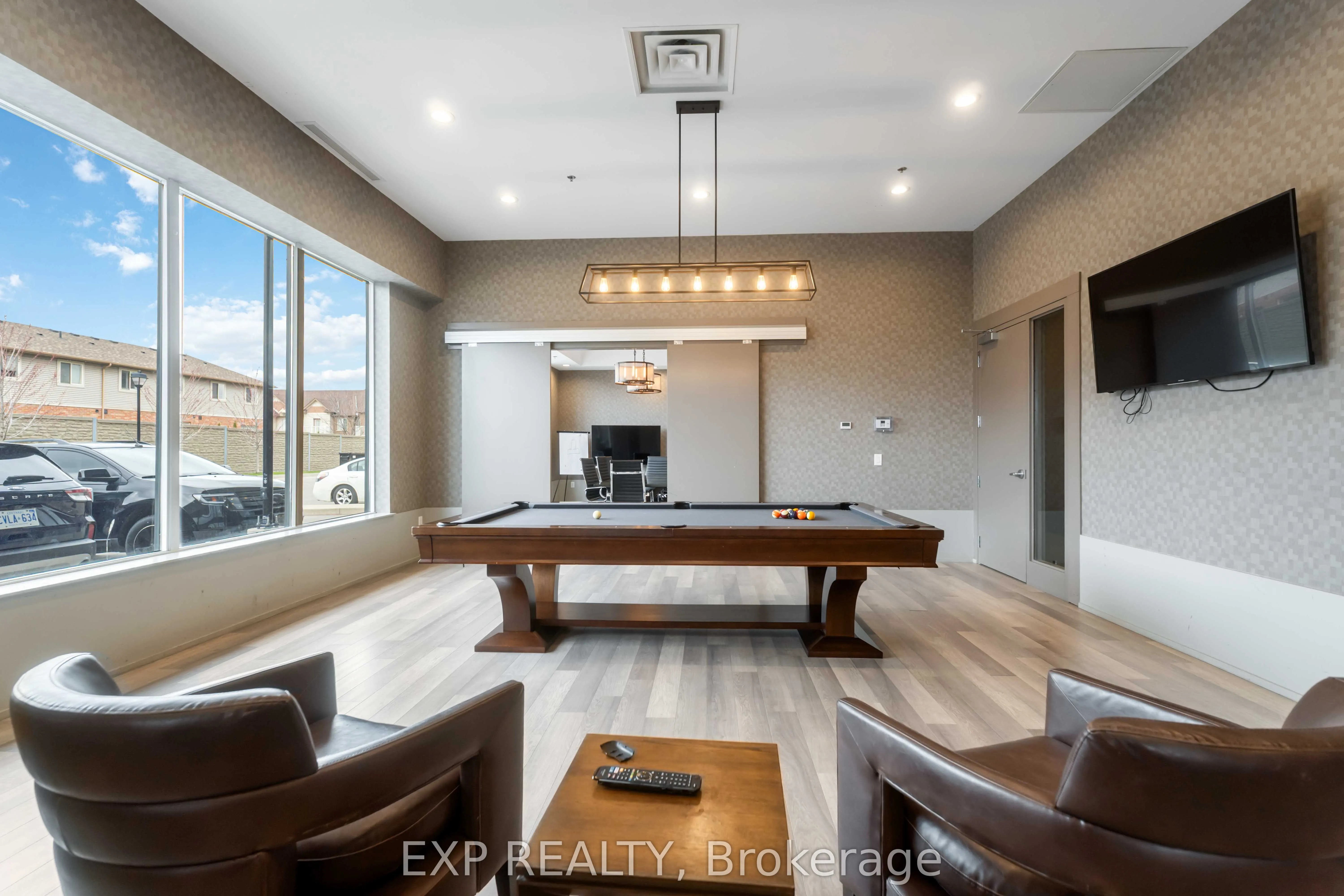 550 North Service Road, #807