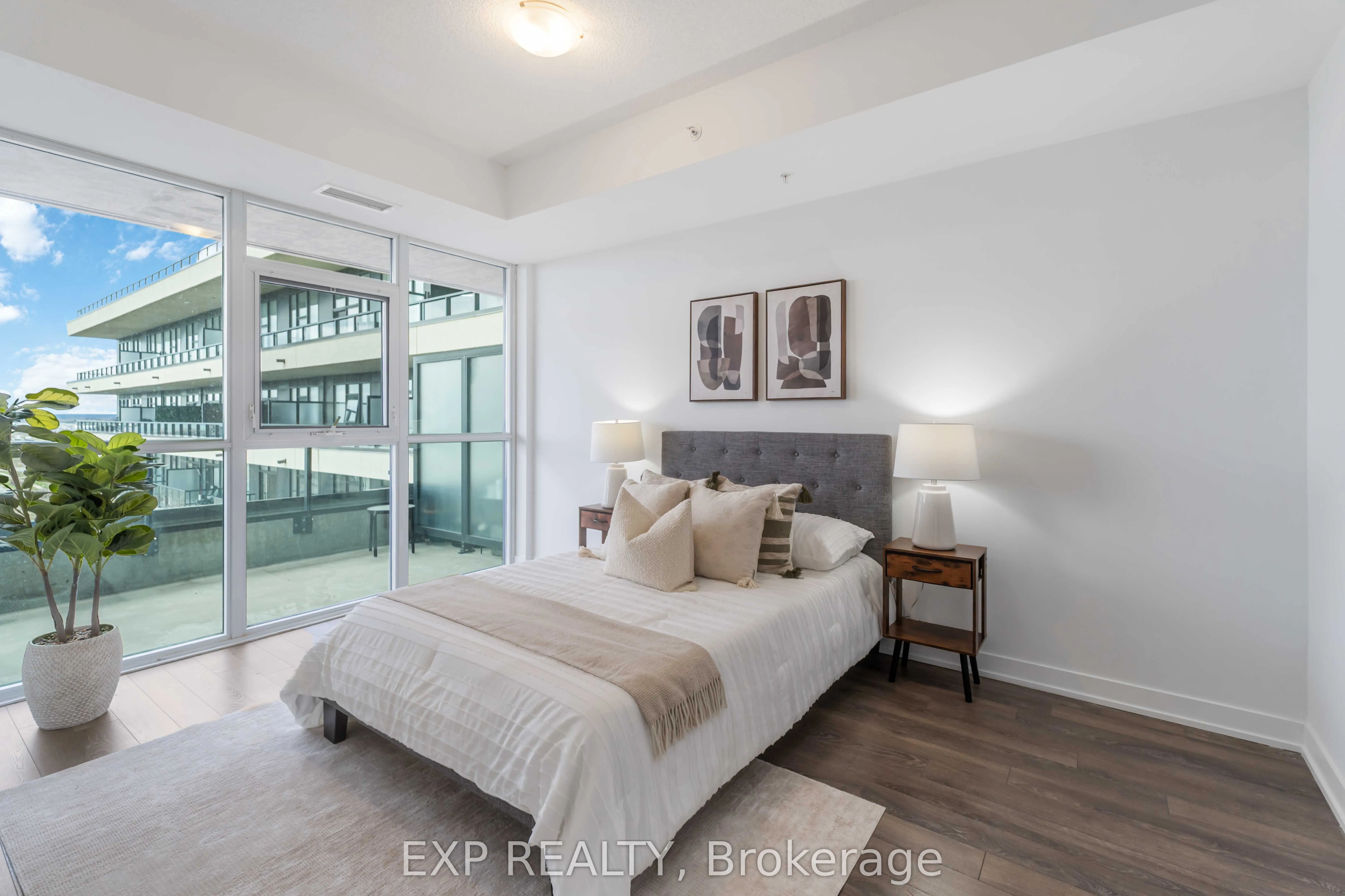 550 North Service Road, #807