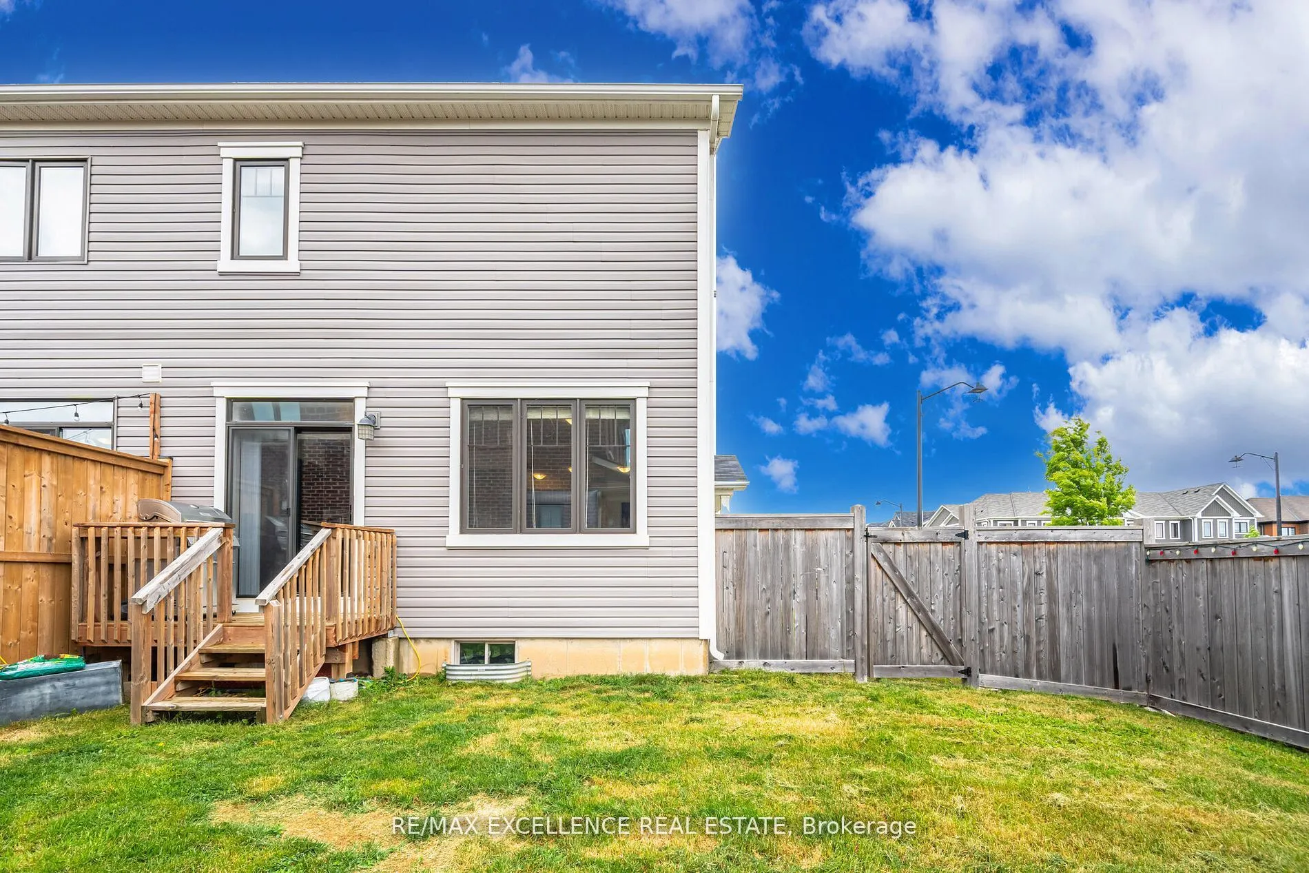 53 Oaktree Drive