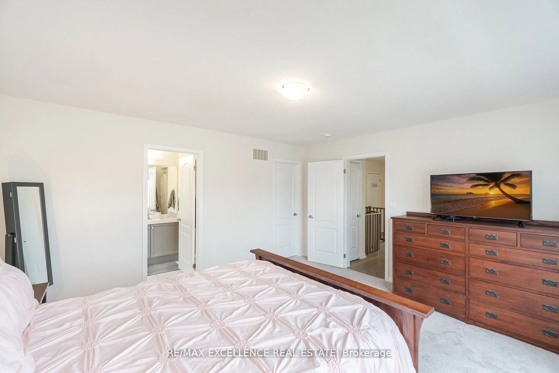 53 Oaktree Drive