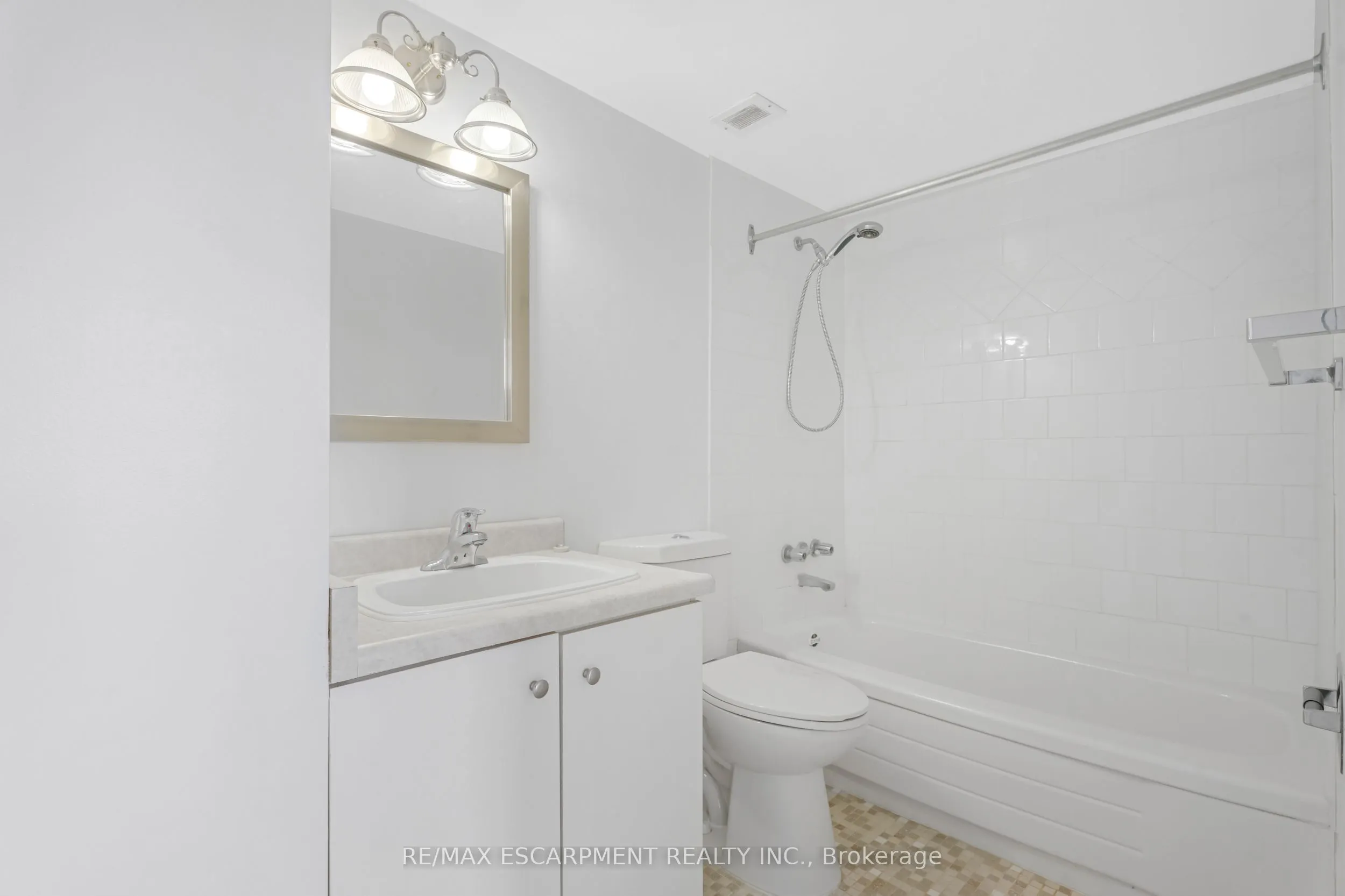 150 CHARLTON Avenue E, #3307