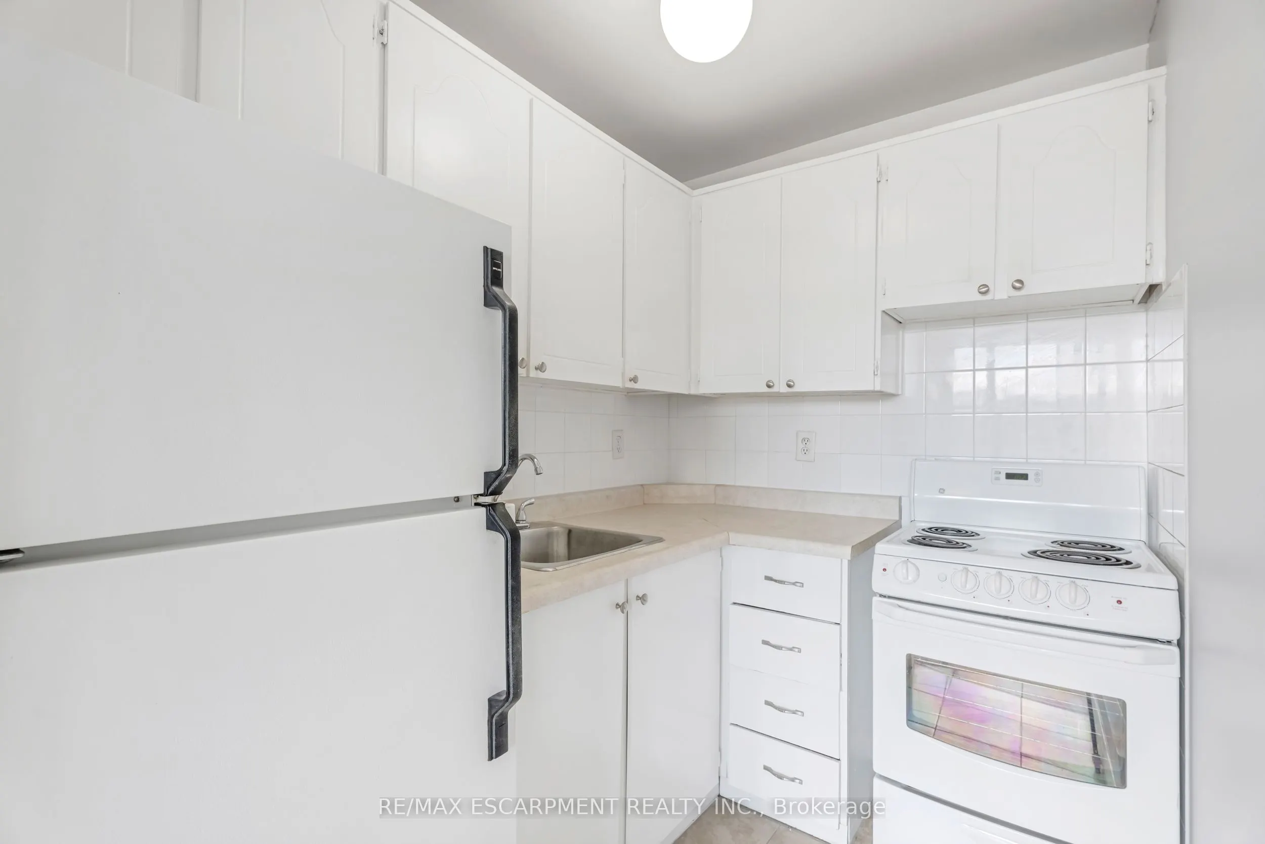 150 CHARLTON Avenue E, #3307