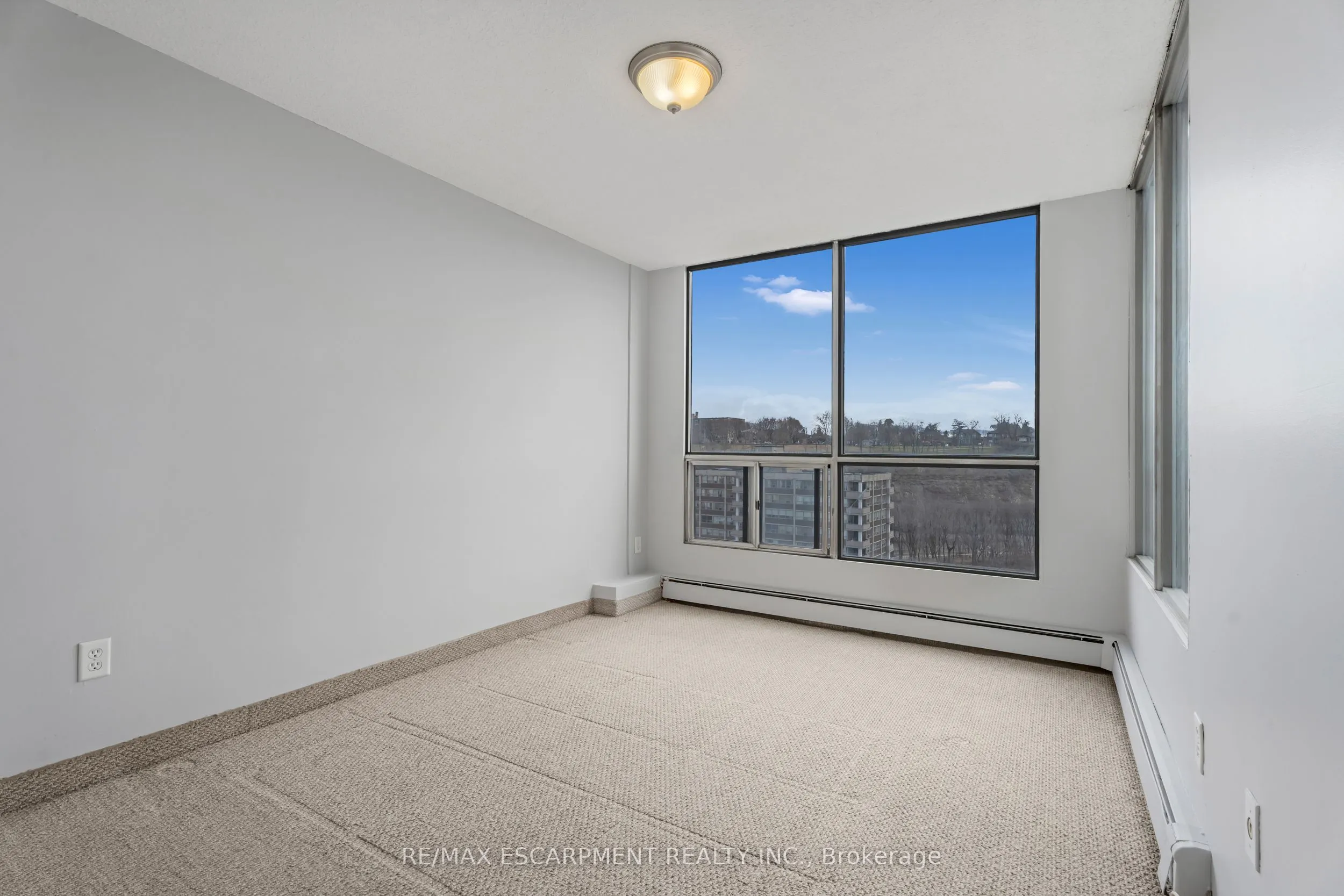 150 CHARLTON Avenue E, #3307