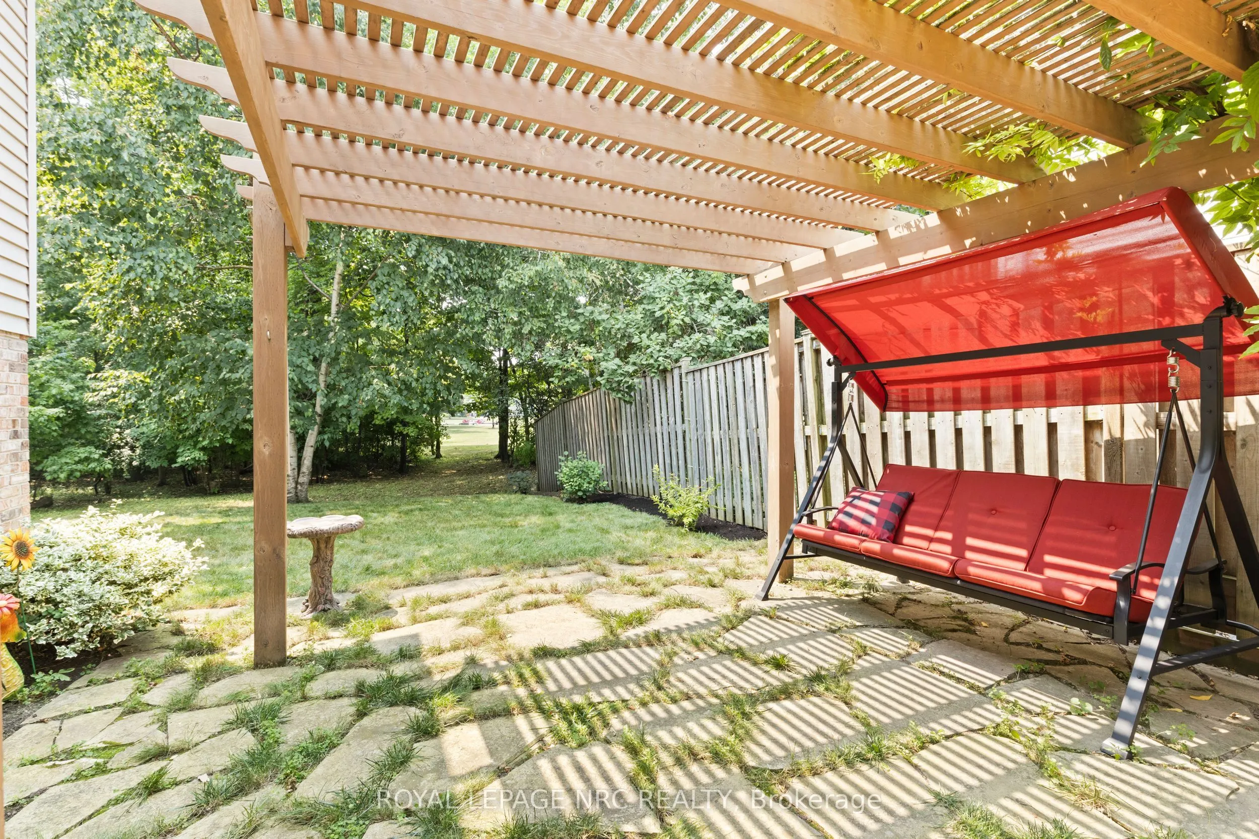 7395 Lakewood Crescent