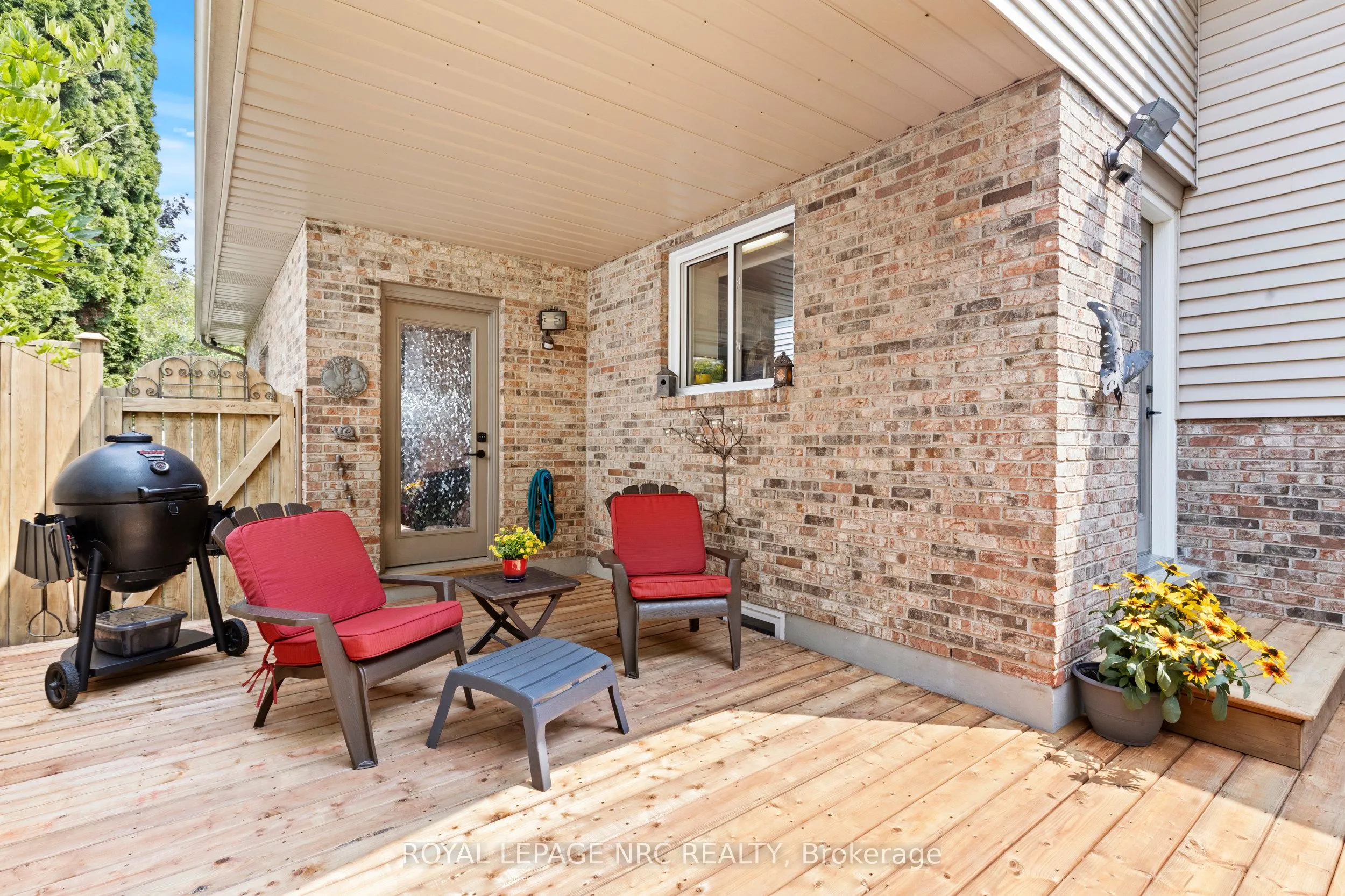 7395 Lakewood Crescent