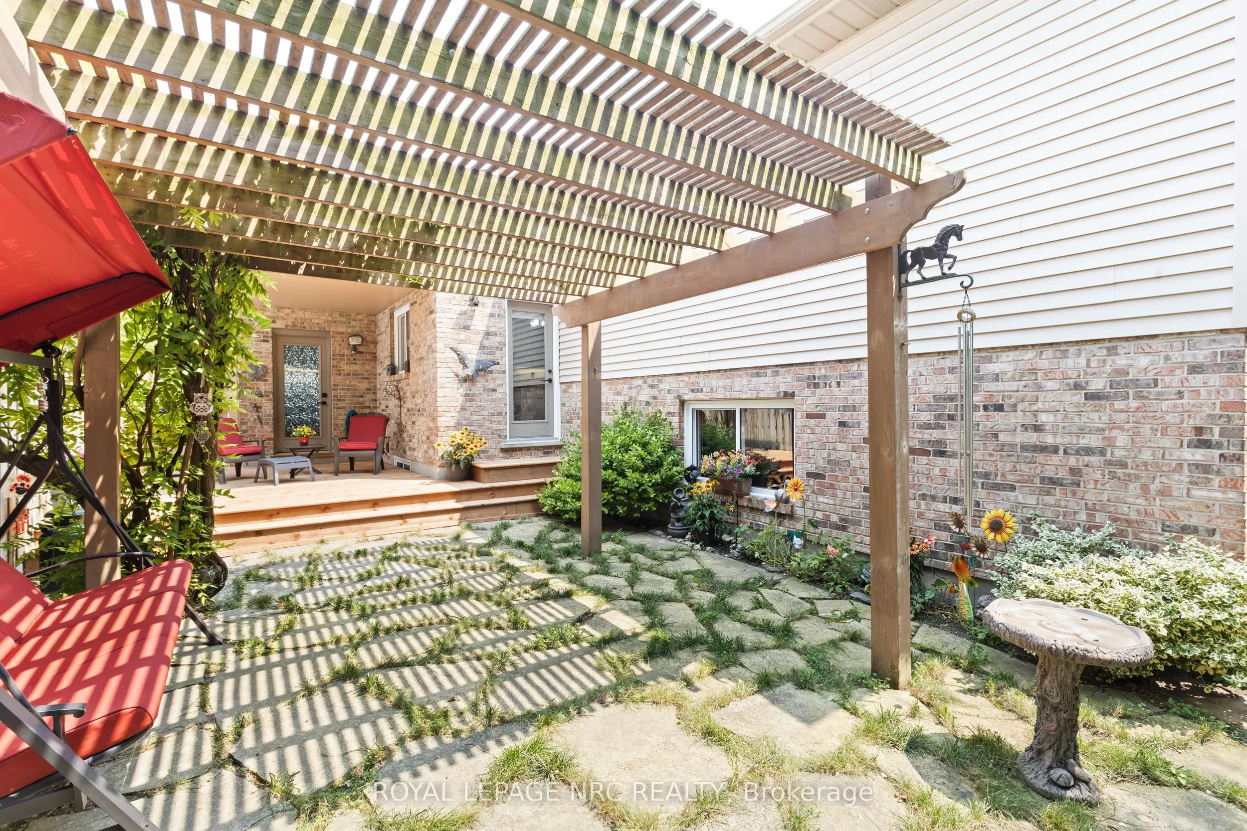 7395 Lakewood Crescent
