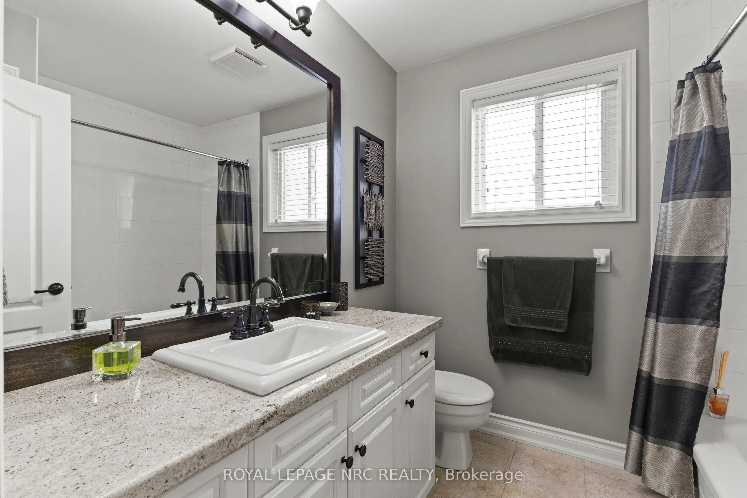 7395 Lakewood Crescent