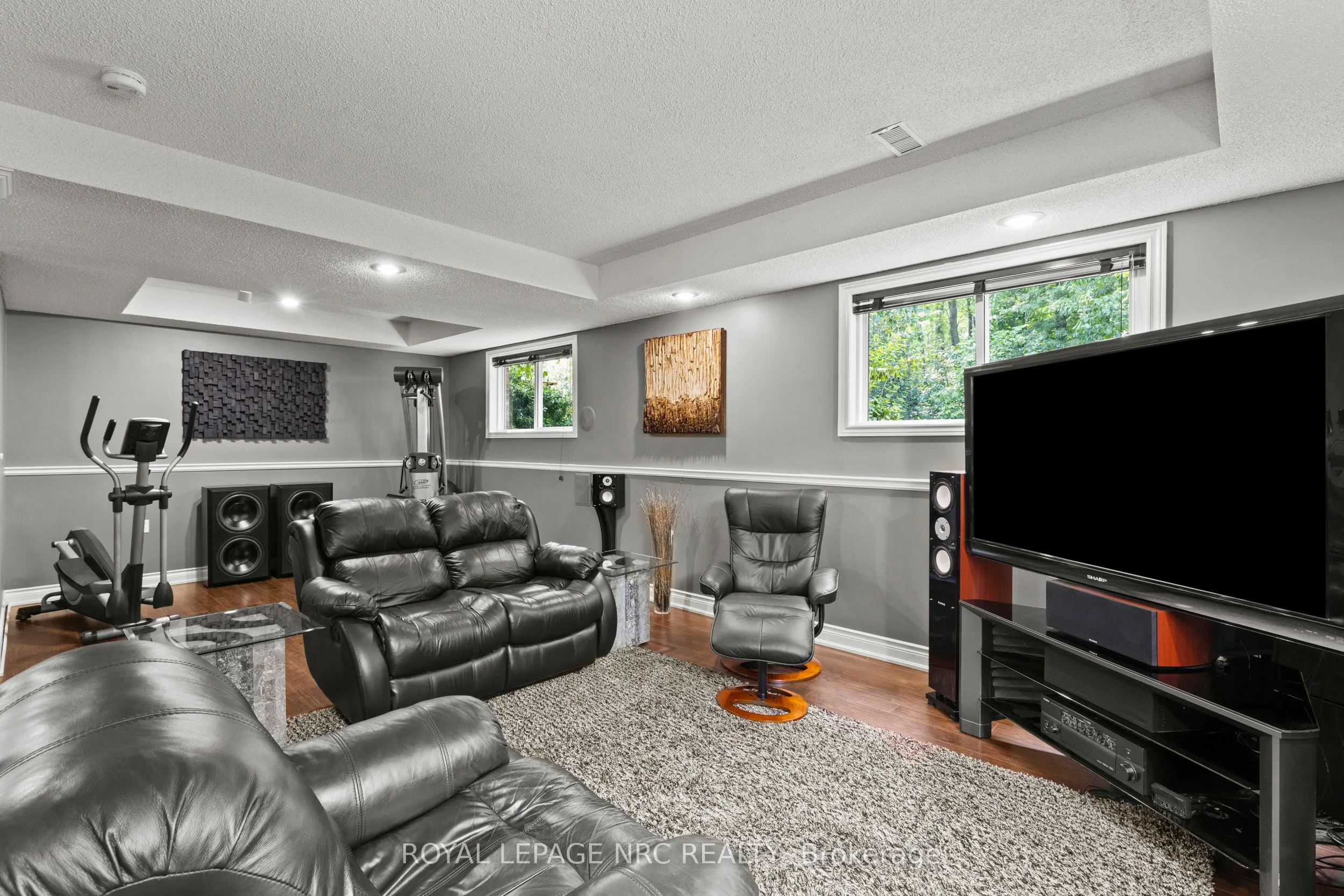 7395 Lakewood Crescent