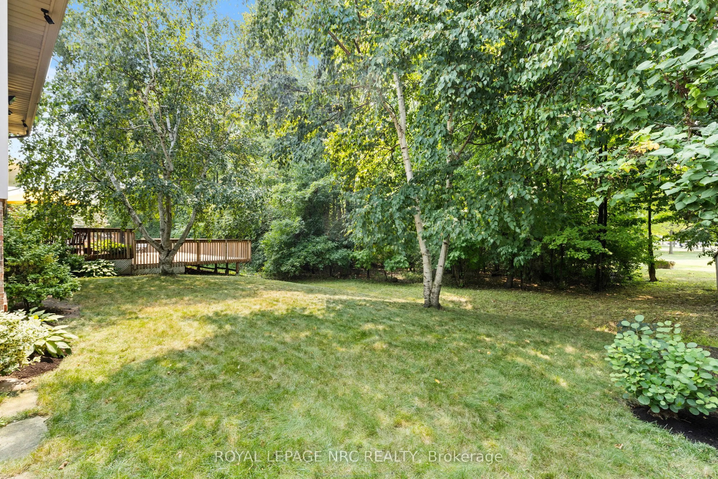 7395 Lakewood Crescent