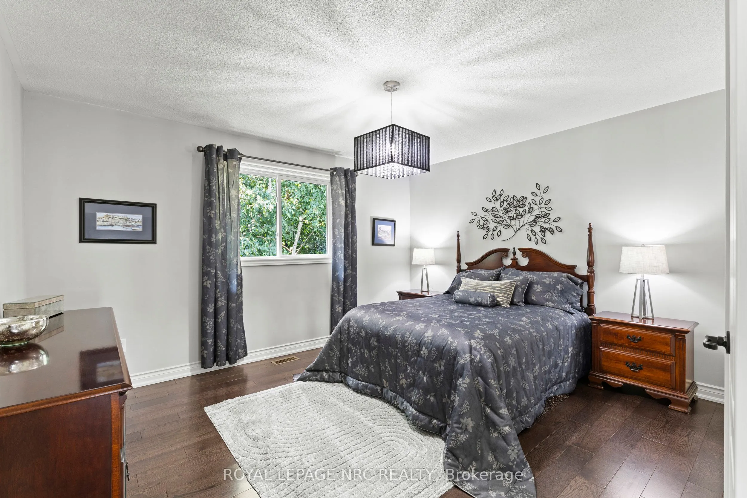 7395 Lakewood Crescent